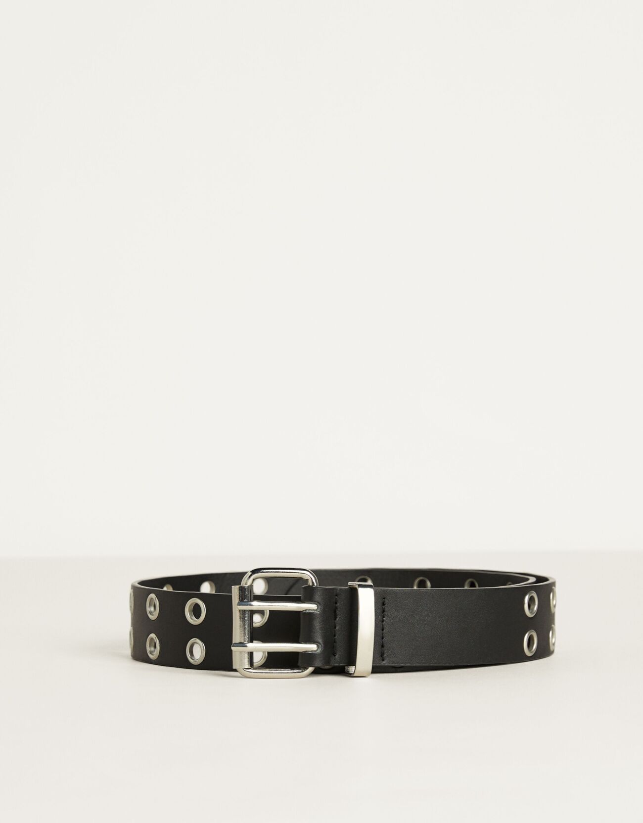 belt with eyelets