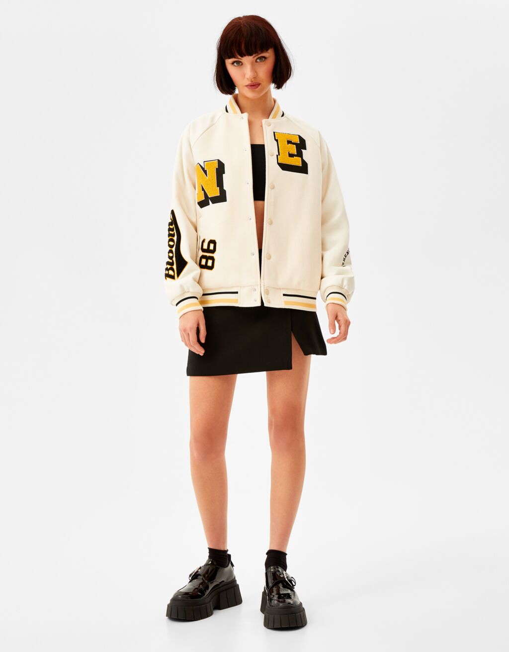 Mujer Cazadora varsity parches mangas efecto piel Negro | Cazadoras Y  Abrigos Bershka \u003c Esperando a Christine