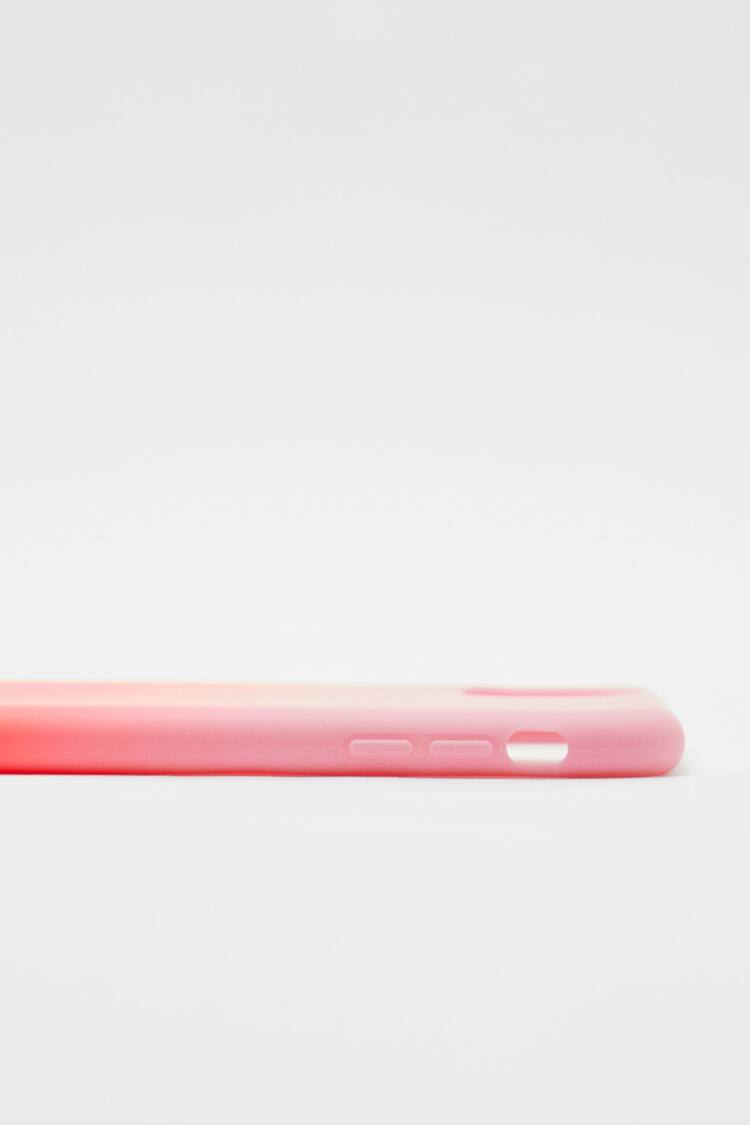 Mobile phone case with ombré effect
