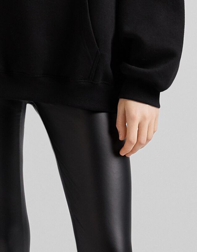 Faux leather leggings - Woman | Bershka