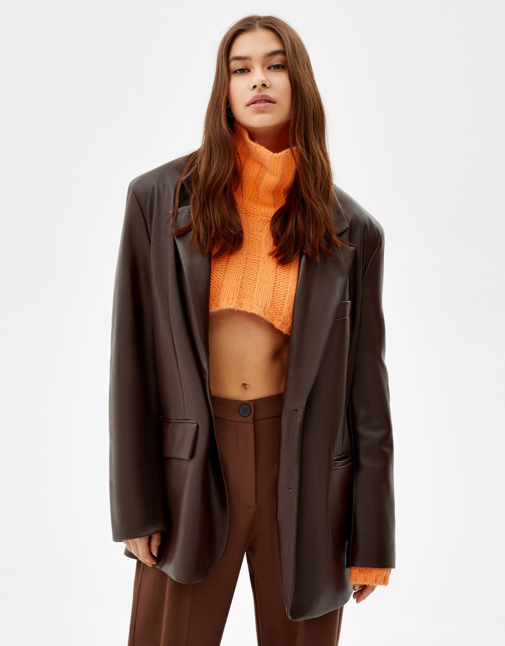 El abrigo con pelo de Bershka que ha sido un 'pelotazo' en ventas El abrigo con pelo de Bershka que ha sido un 'pelotazo' en ventas