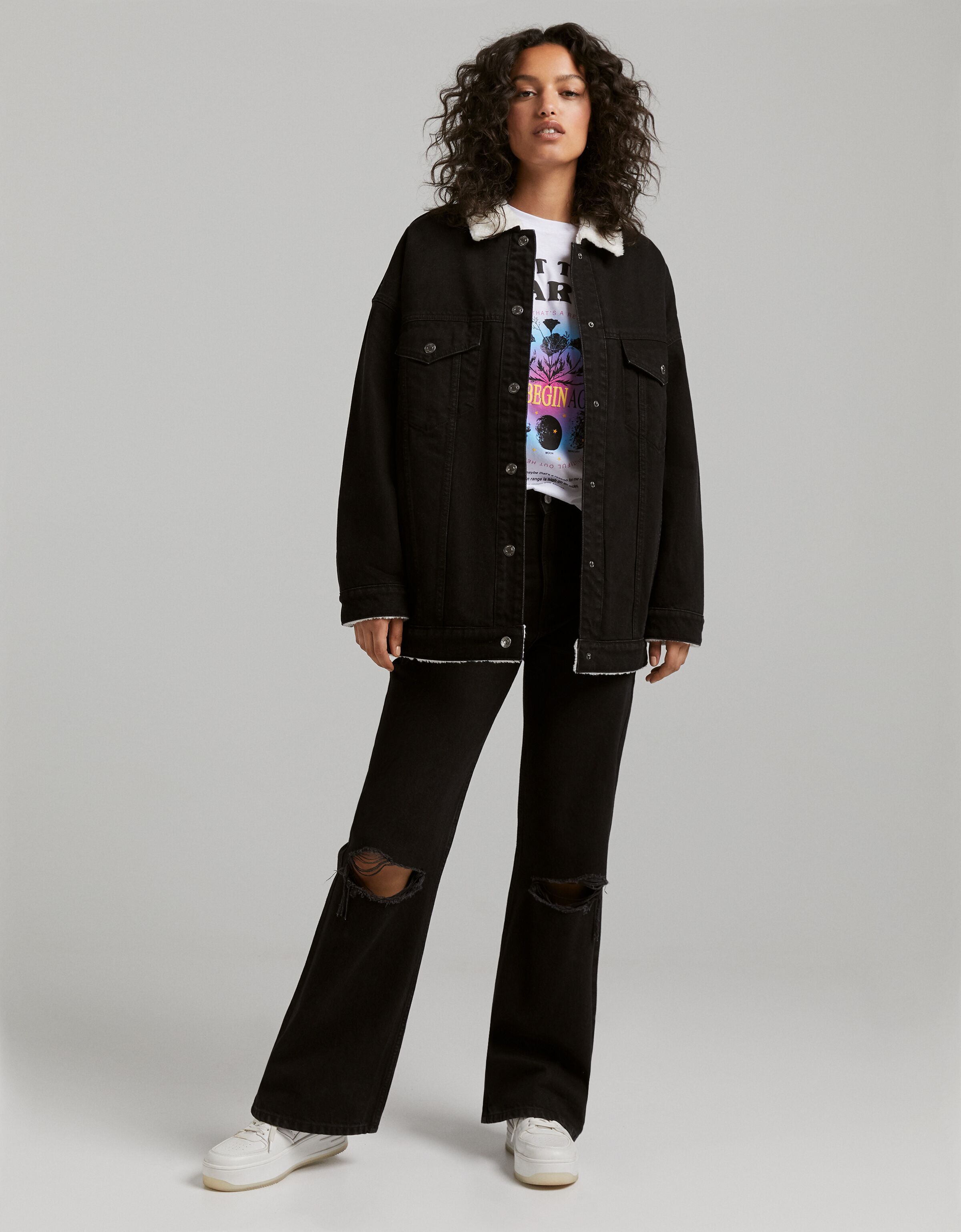 Cazadora denim oversize efecto borreguito - Cazadoras y abrigos - Mujer |  Bershka