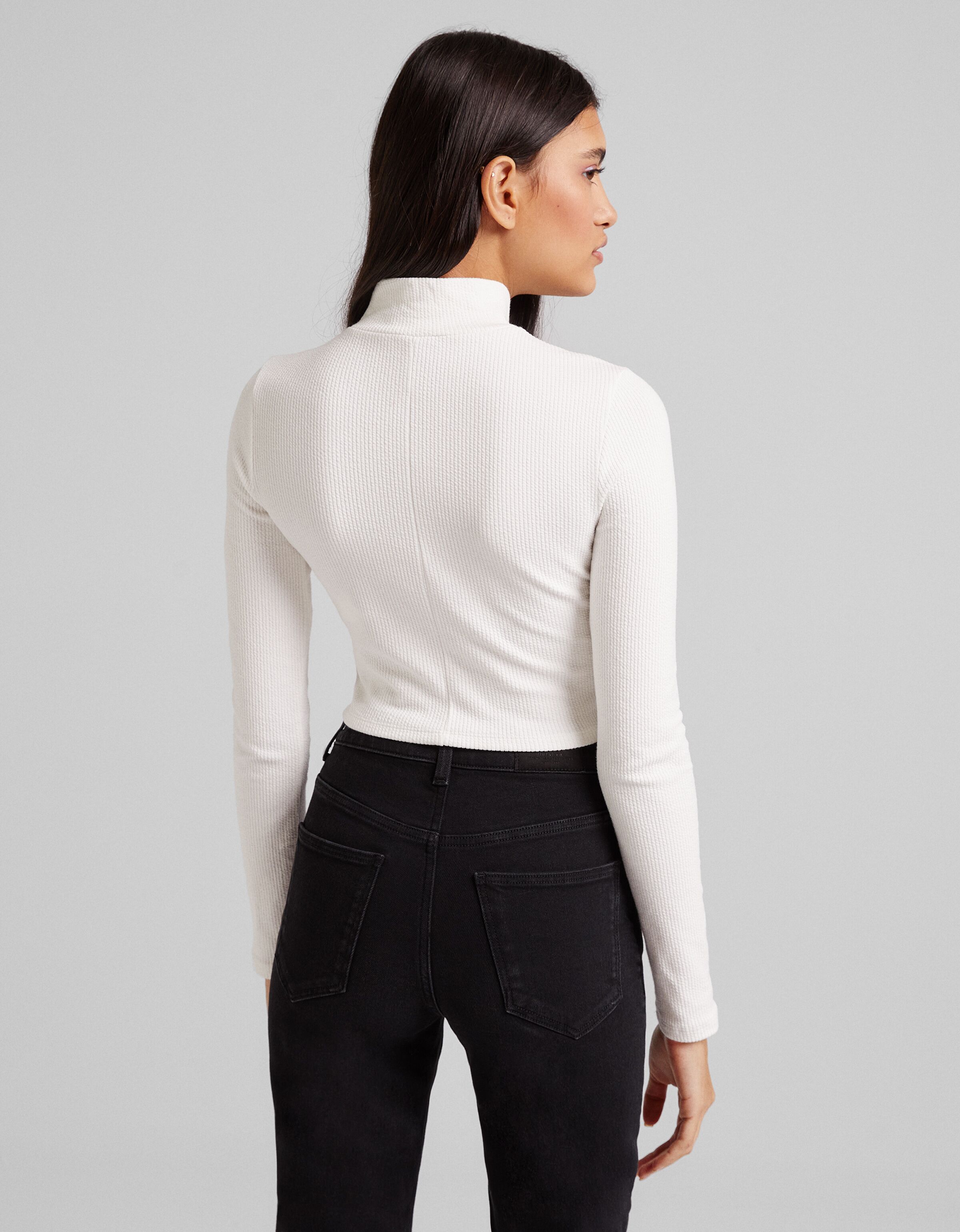 sleeve high neck T-shirt - BERSHKA - Woman