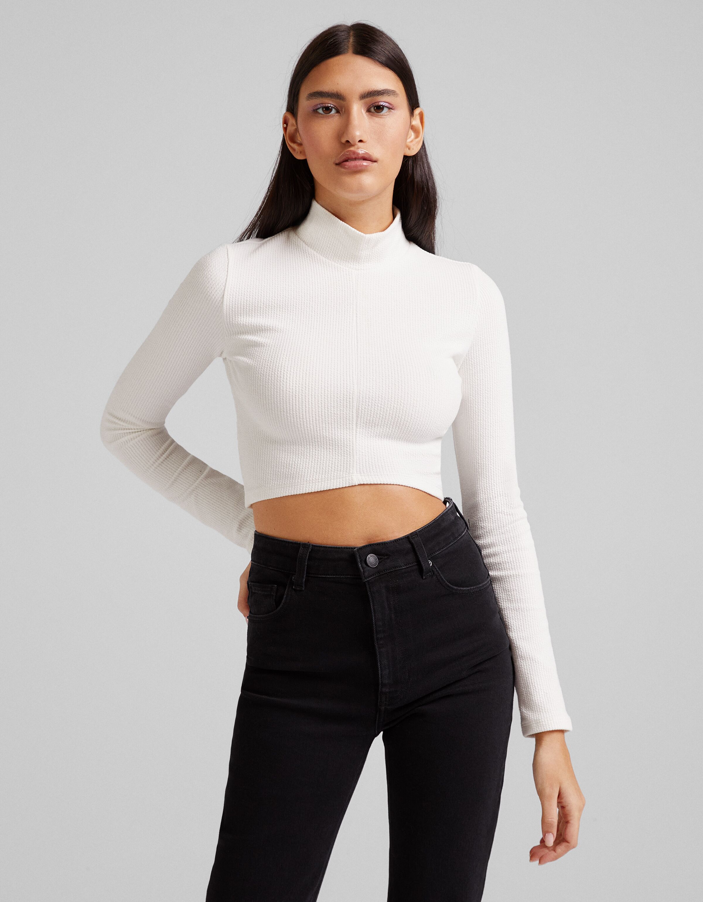 sleeve high neck T-shirt - BERSHKA - Woman