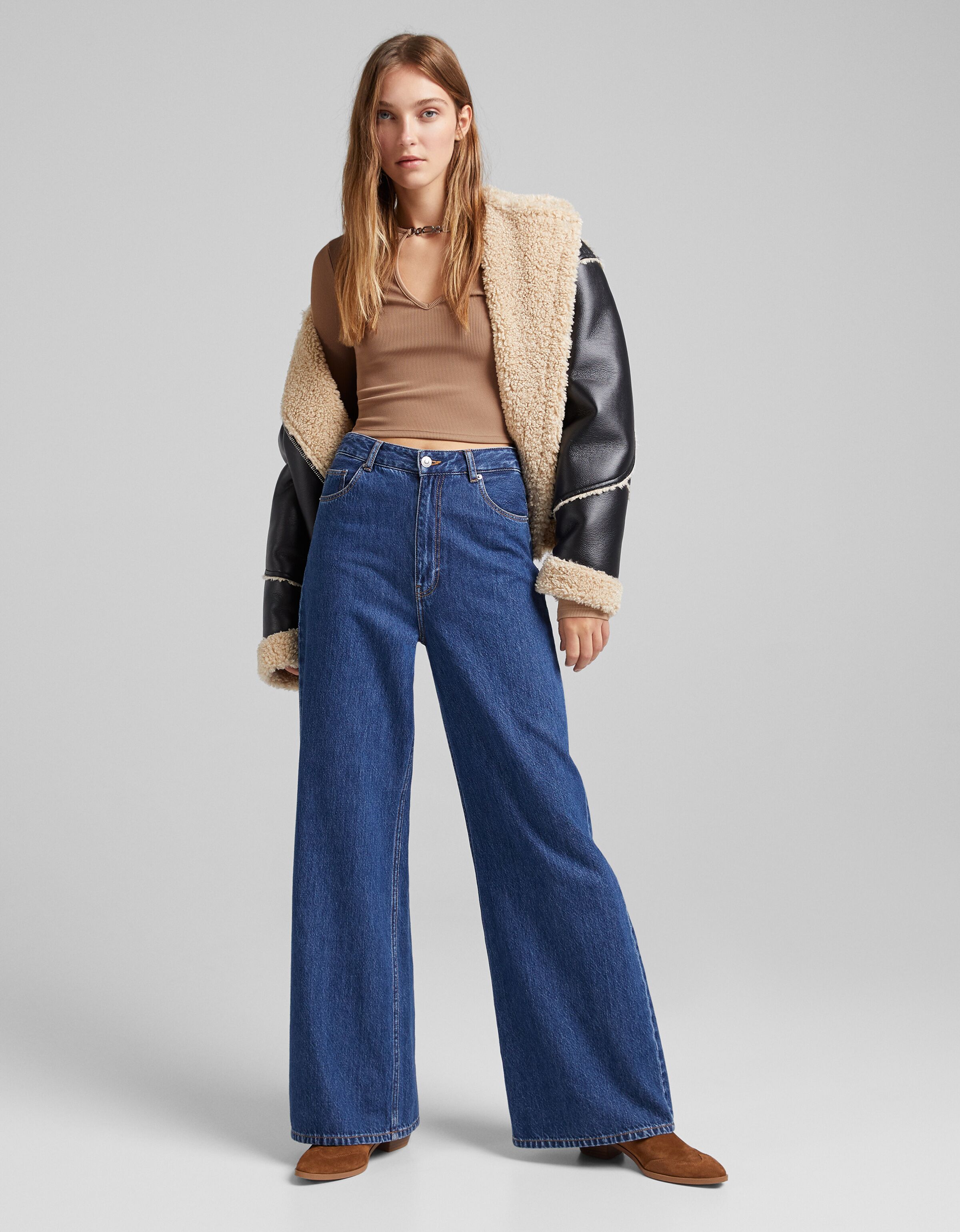 Ribbed long sleeve top with chain - Woman | Bershka