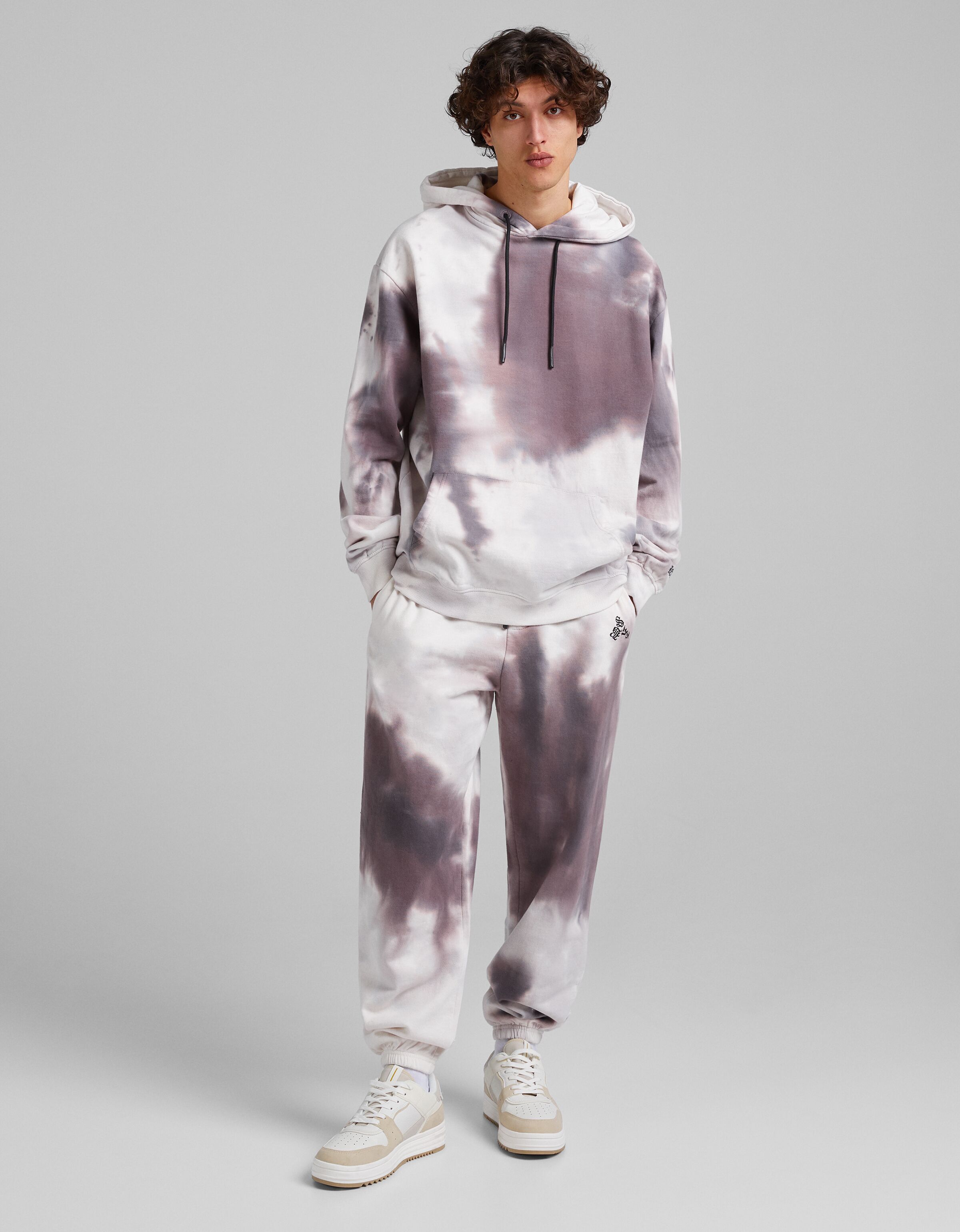 Set of tie-dye sweatshirt and trousers 