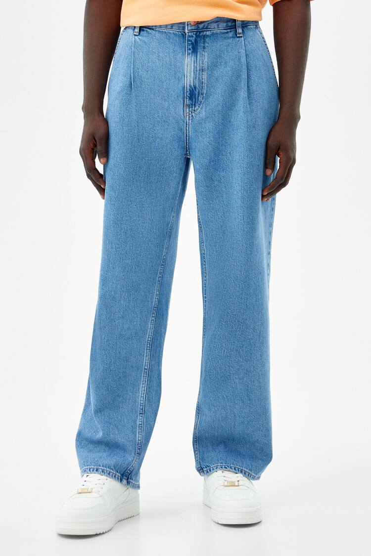 Wide leg jeans with darts