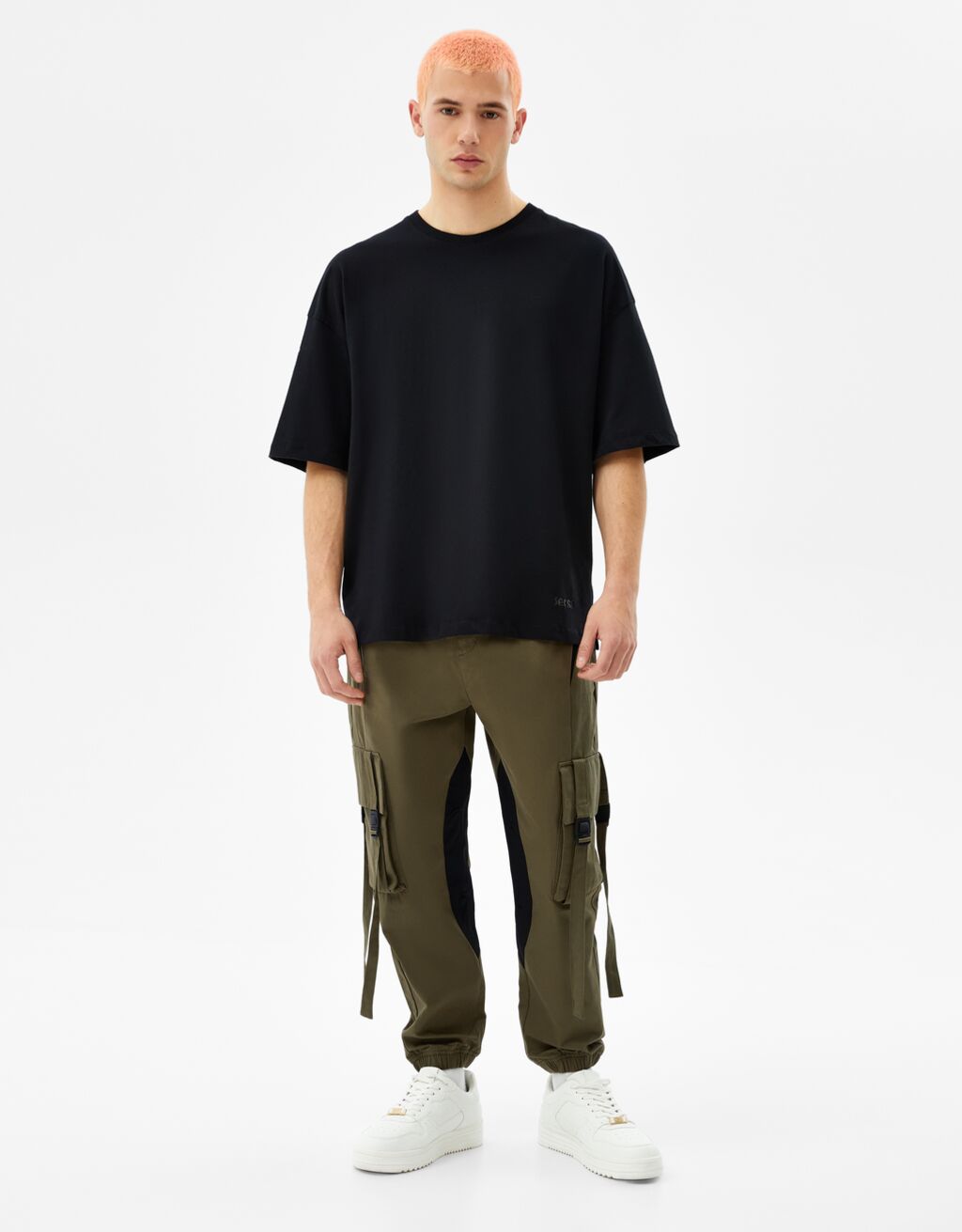 Cotton cargo joggers with strap details - Man | Bershka
