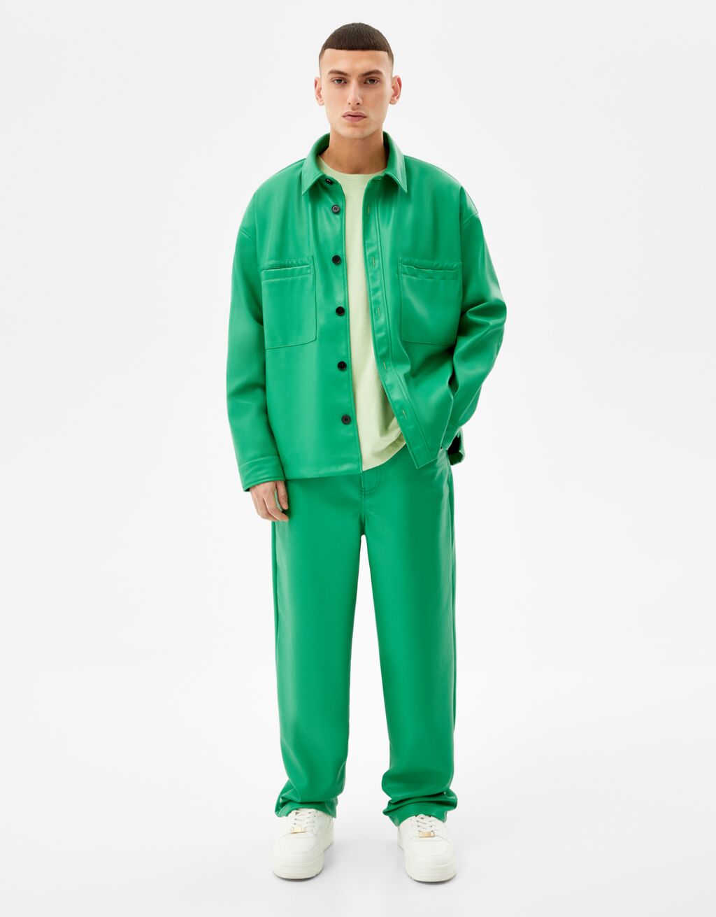 Pantaloni wide leg effetto pelle con 5 tasche - Pantaloni - Uomo | Bershka