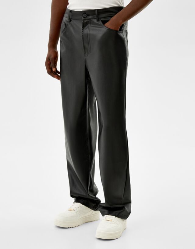 Pantaloni wide leg effetto pelle con 5 tasche - Uomo | Bershka