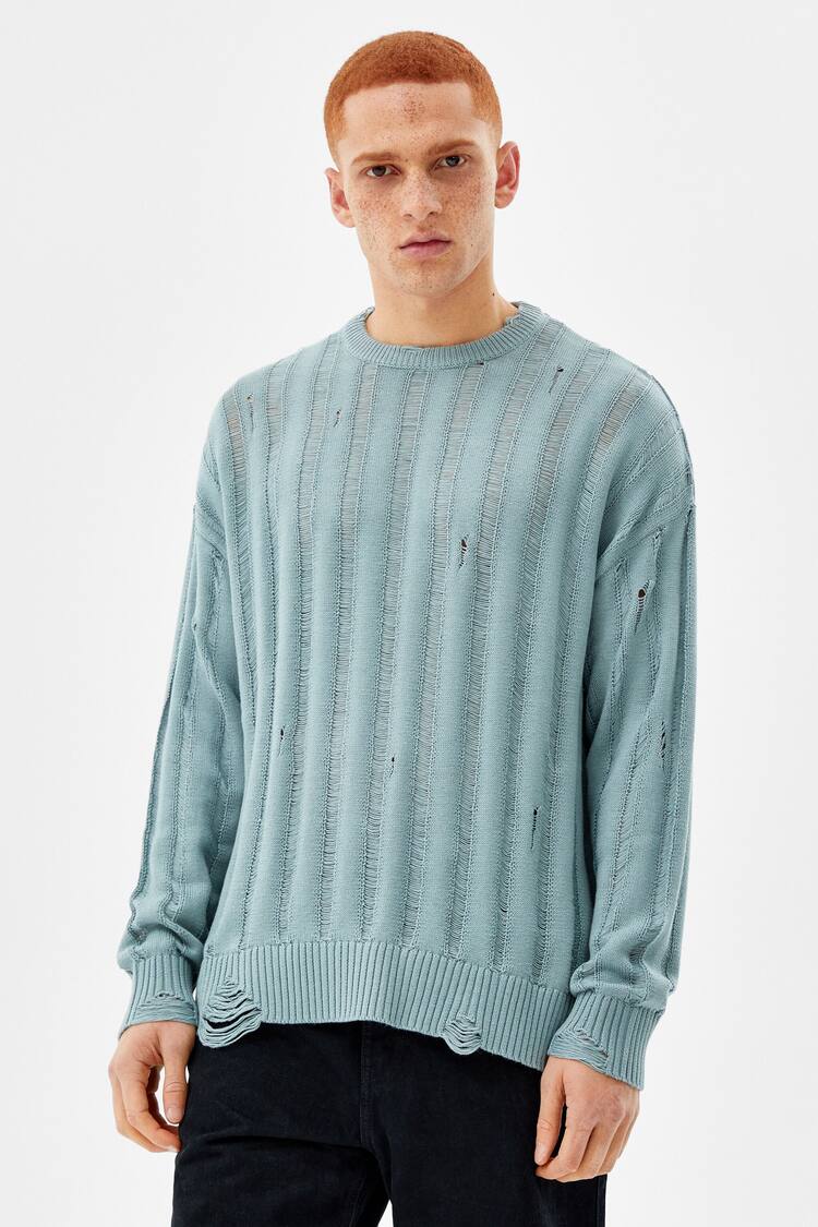 Round neck frayed sweater