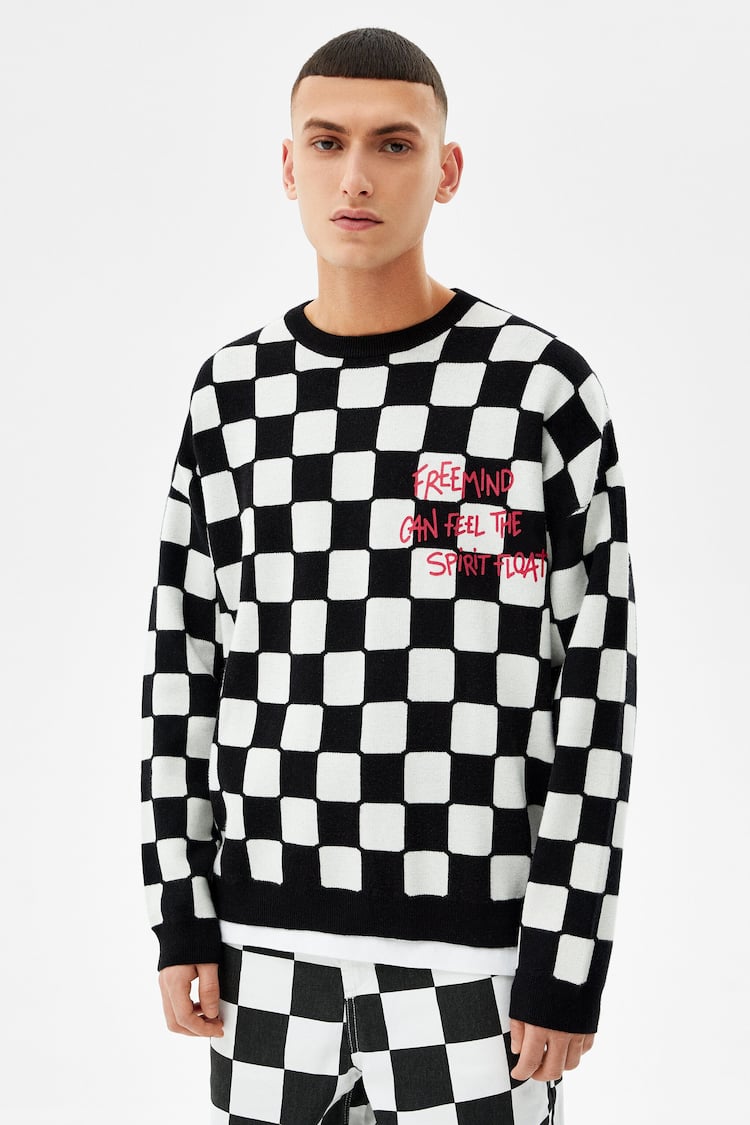 Round neck sweater with chequered print