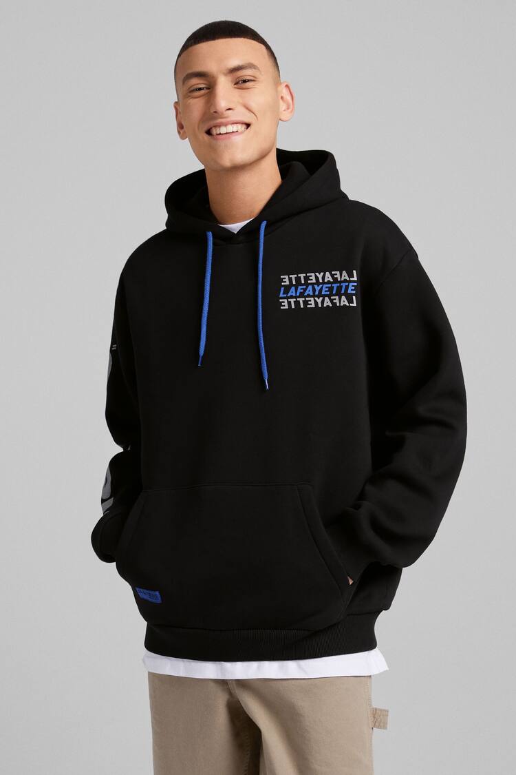 Oversize hoodie with print on the back