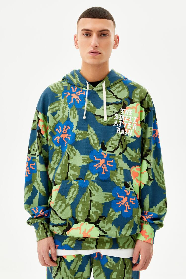 Oversize hoodie with a floral print