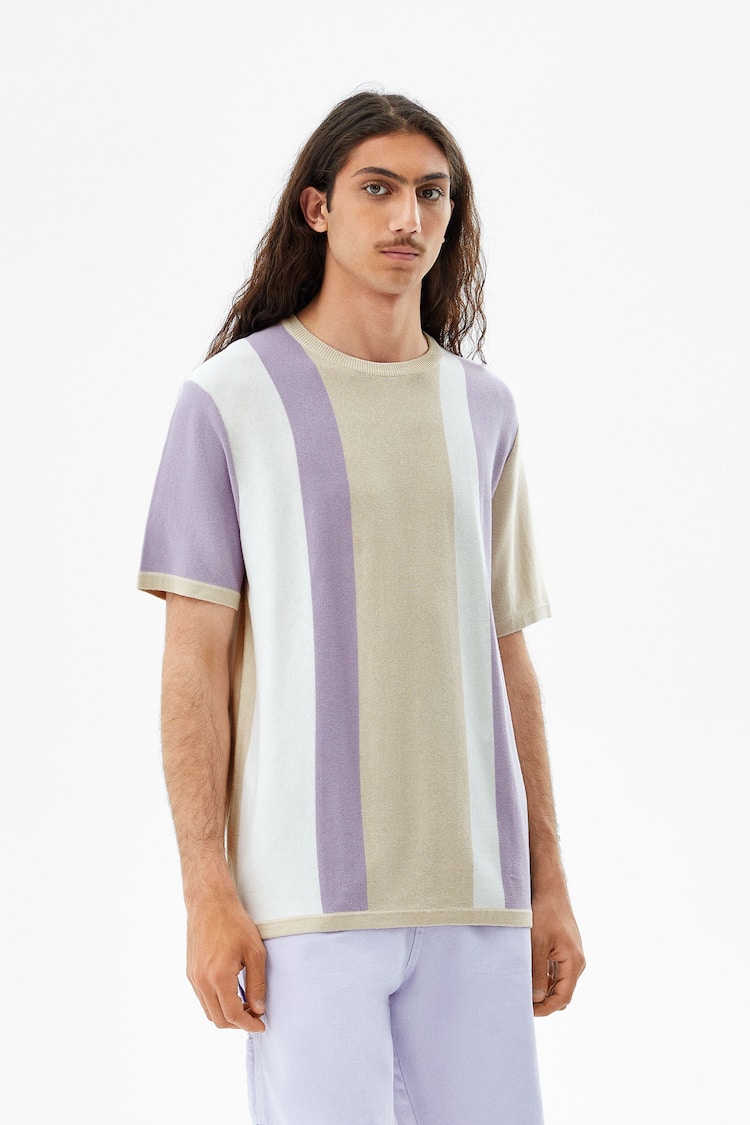 Short sleeve T-shirt with vertical stripes