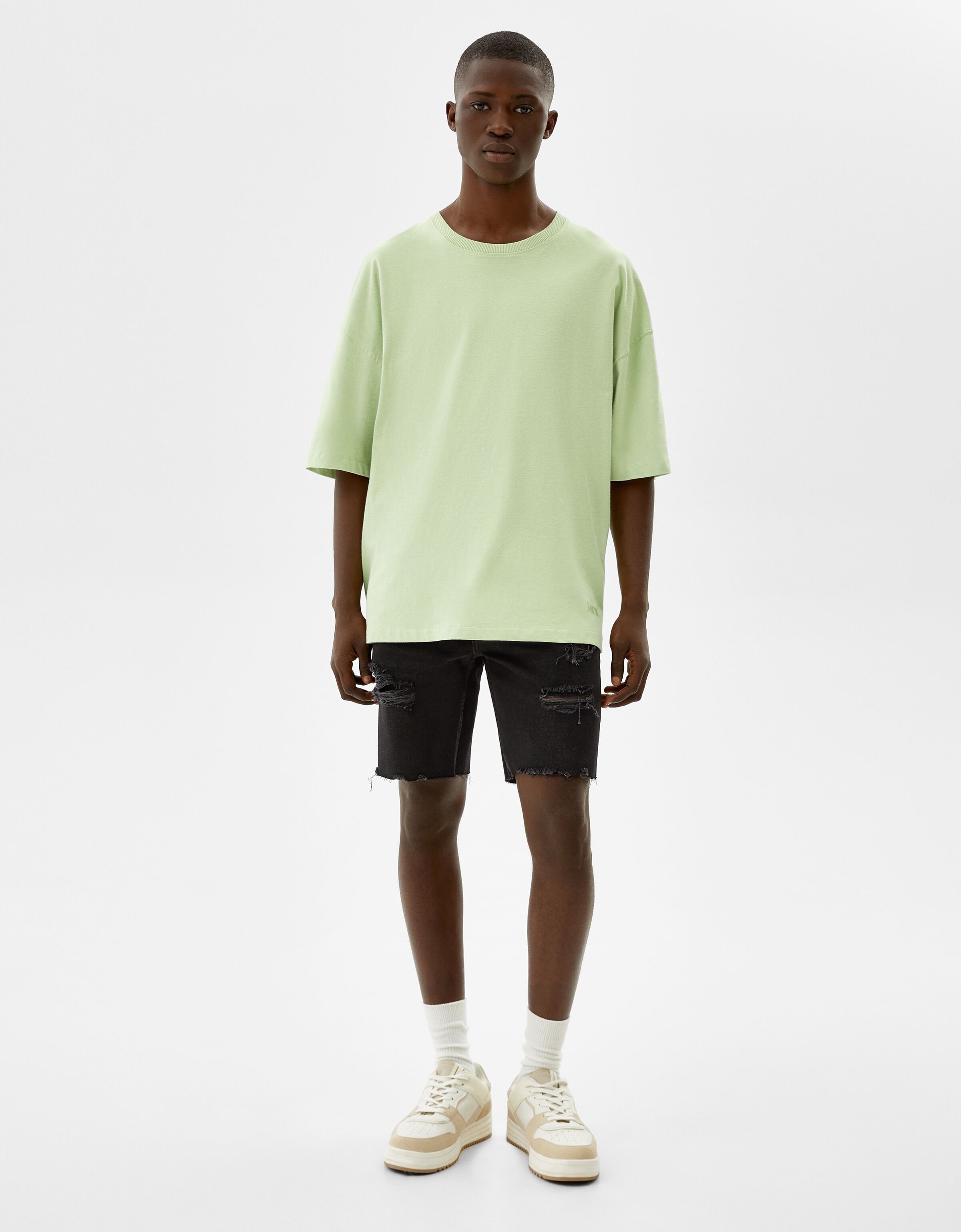 Ripped denim Bermuda shorts - Man | Bershka