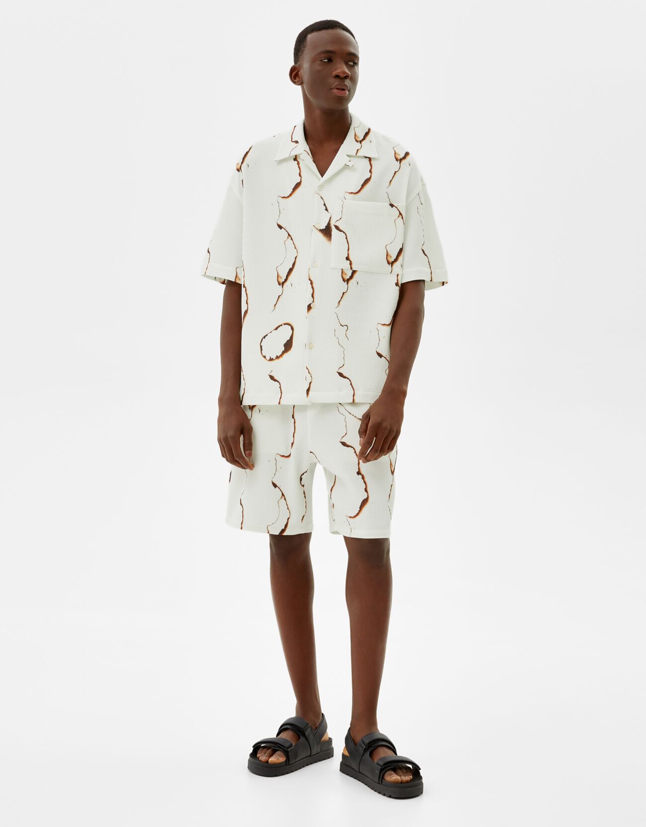 Ropa \u003c Bershka - ES | Tienda Baratos Para Mujer \u0026 Hombre \u003c Esperando a  Christine