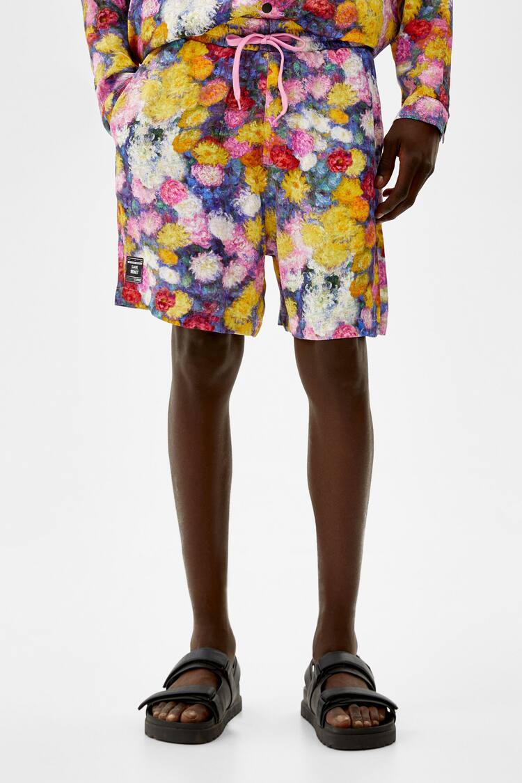 Relaxed fit Bermuda shorts with Art series print