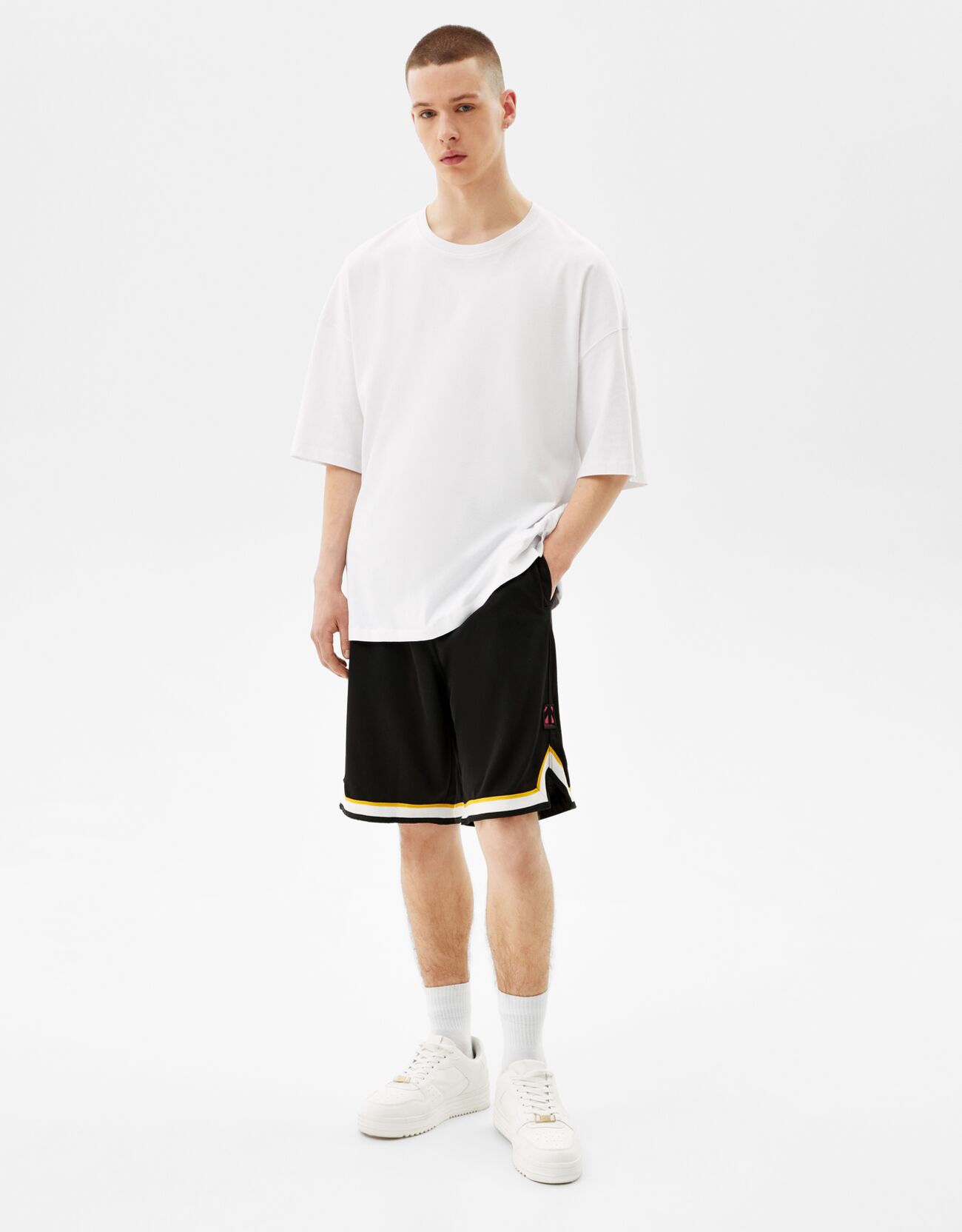 Bermuda basketball shorts with stripe 