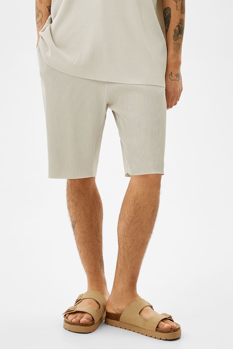 Pleated oversize Bermuda shorts