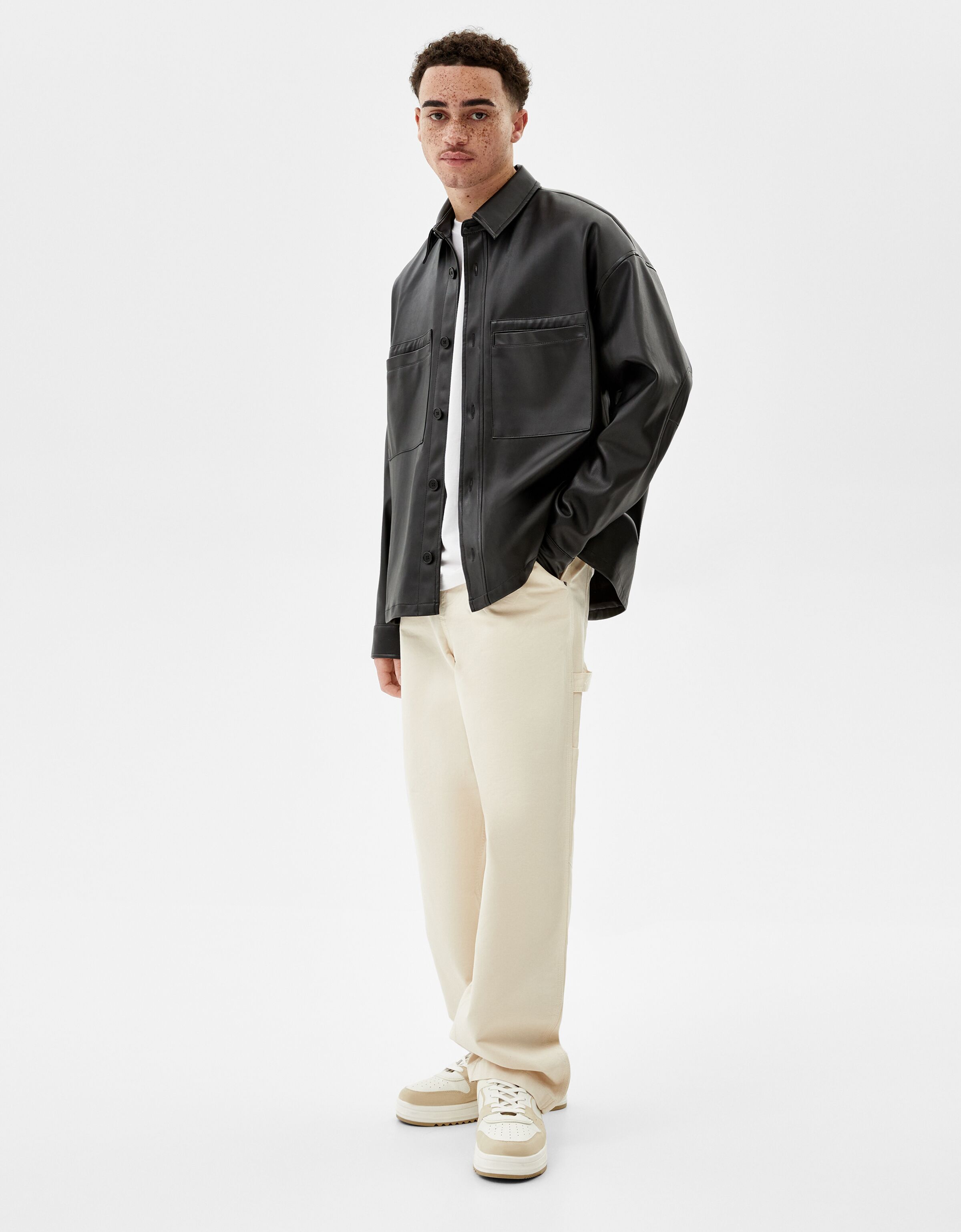 Camisas | Sobrecamisa Efecto Piel Negro | Bershka Hombre – Acro Marco