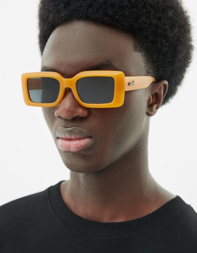 Occhiali da sole con montatura opaca - Uomo | Bershka