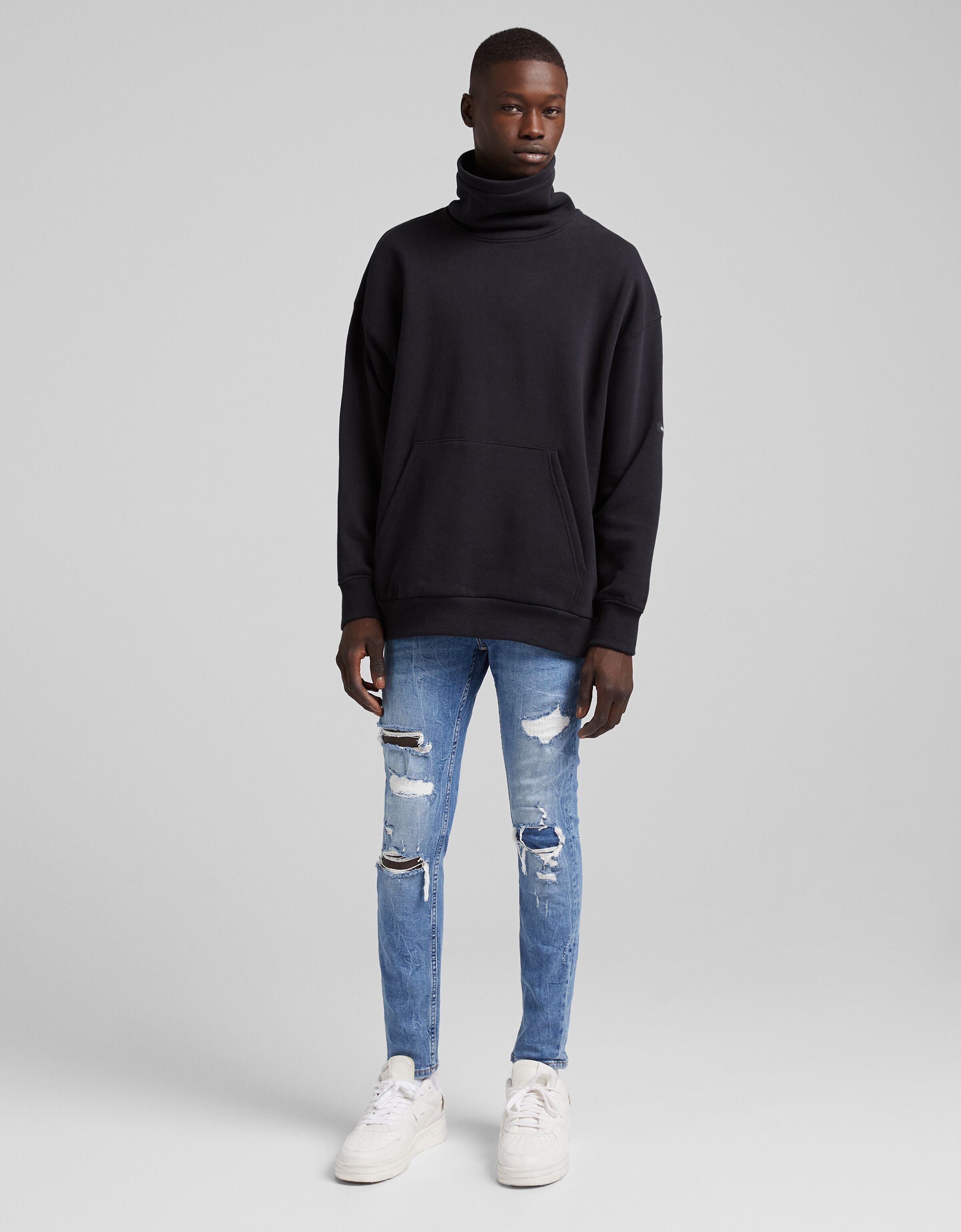 Ripped skinny jeans with patches 