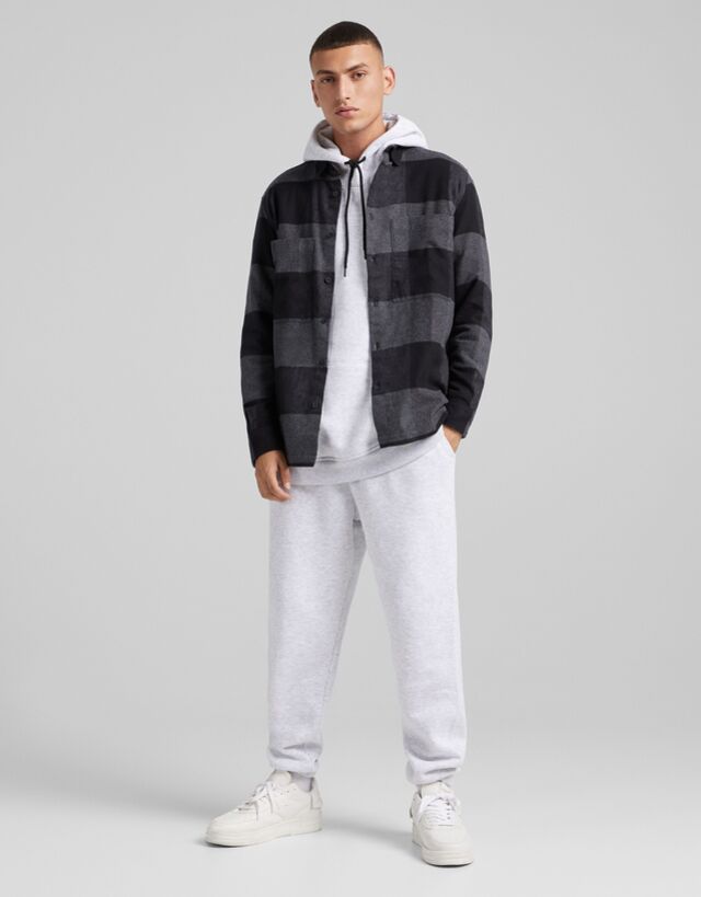 camisa comprida aos quadrados homem