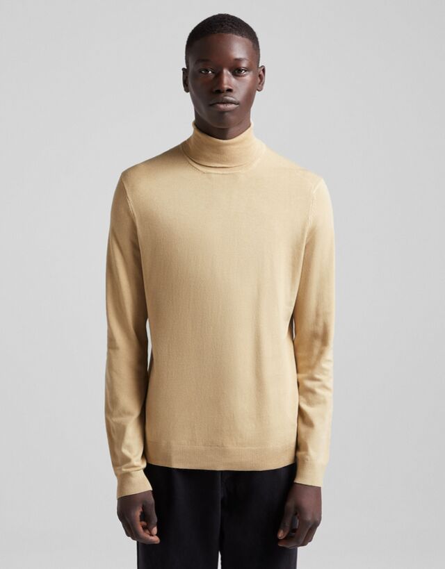 thin crew neck sweater