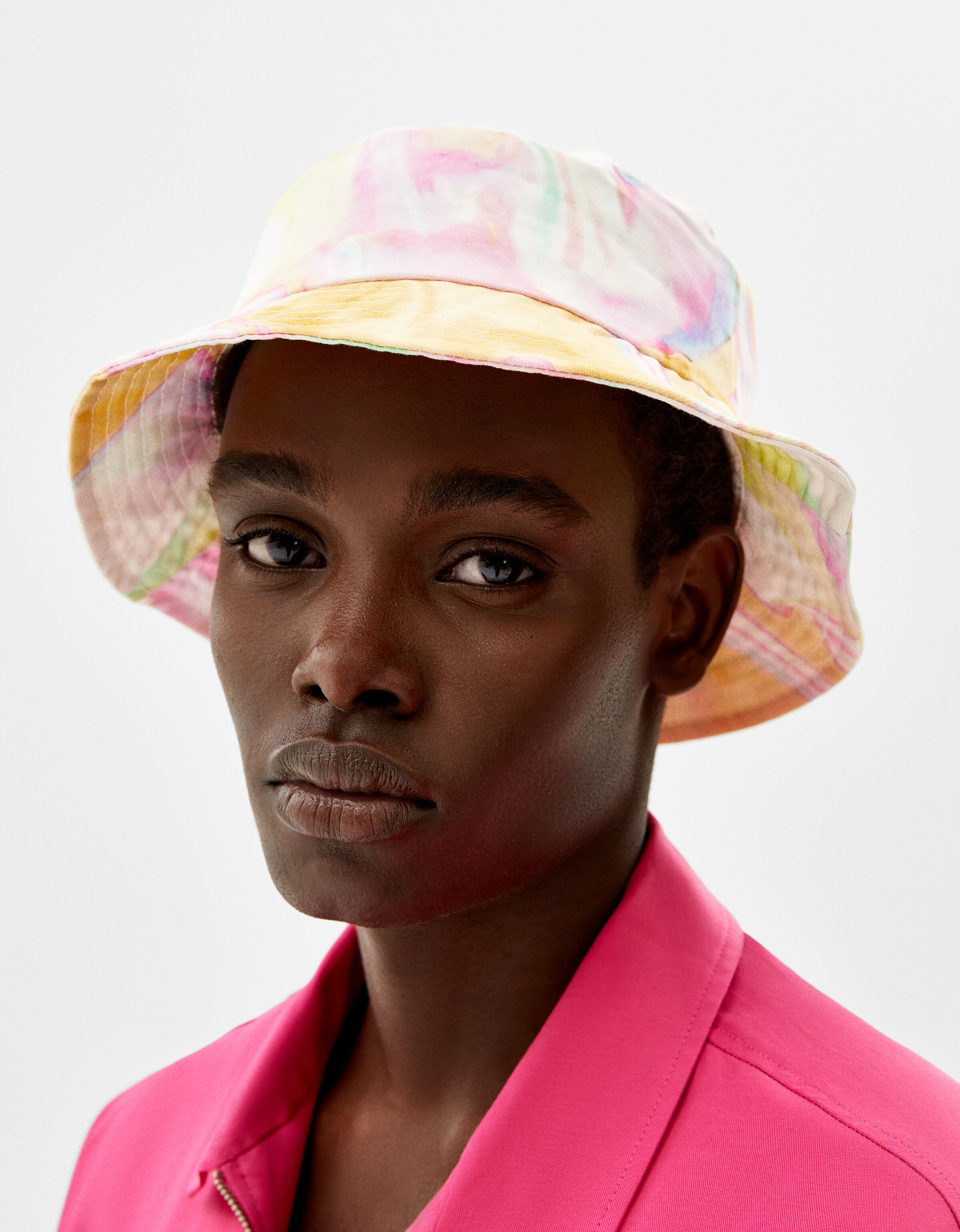 Multicoloured bucket hat - Man | Bershka