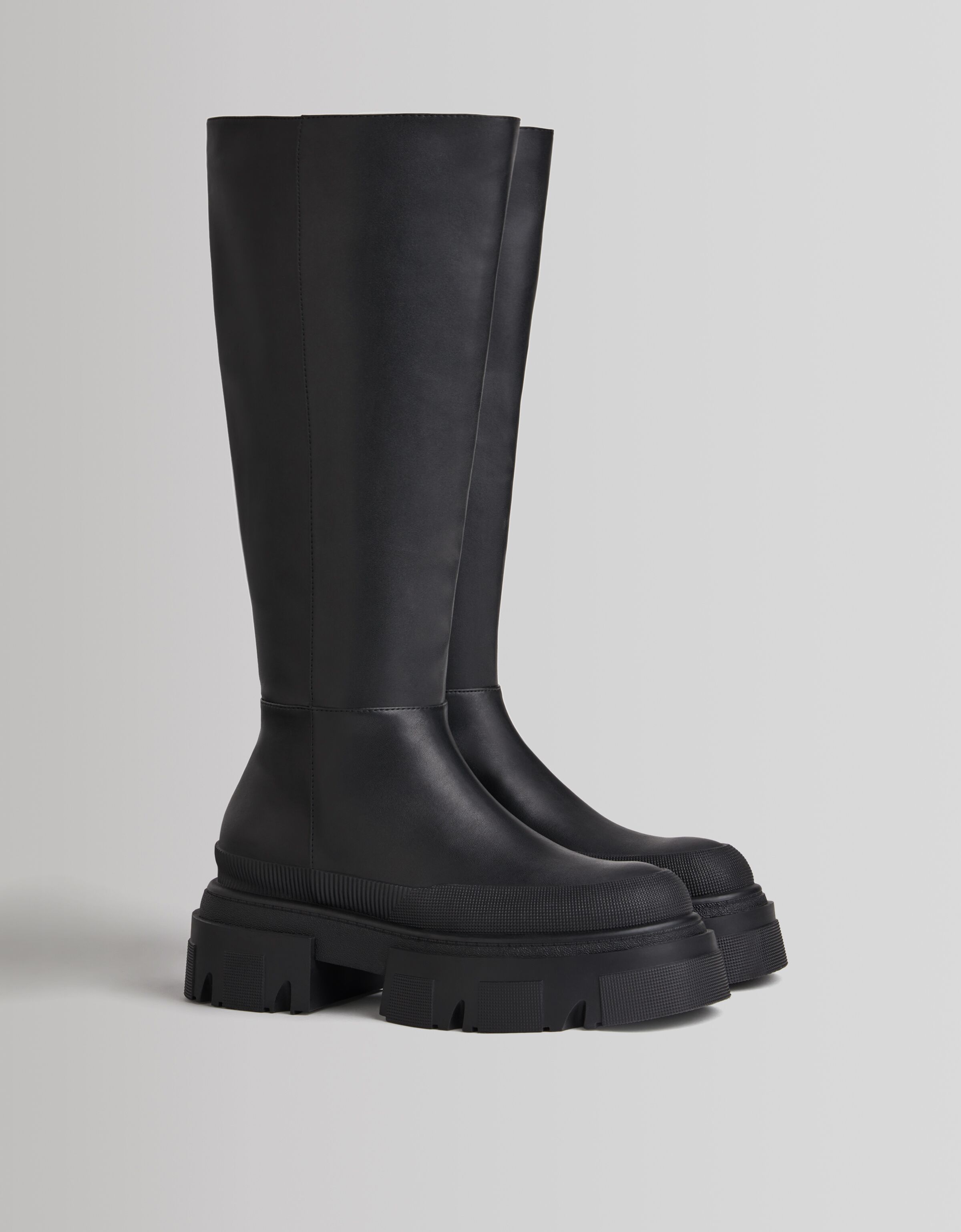 Botas plataforma suela track - Mujer | Bershka