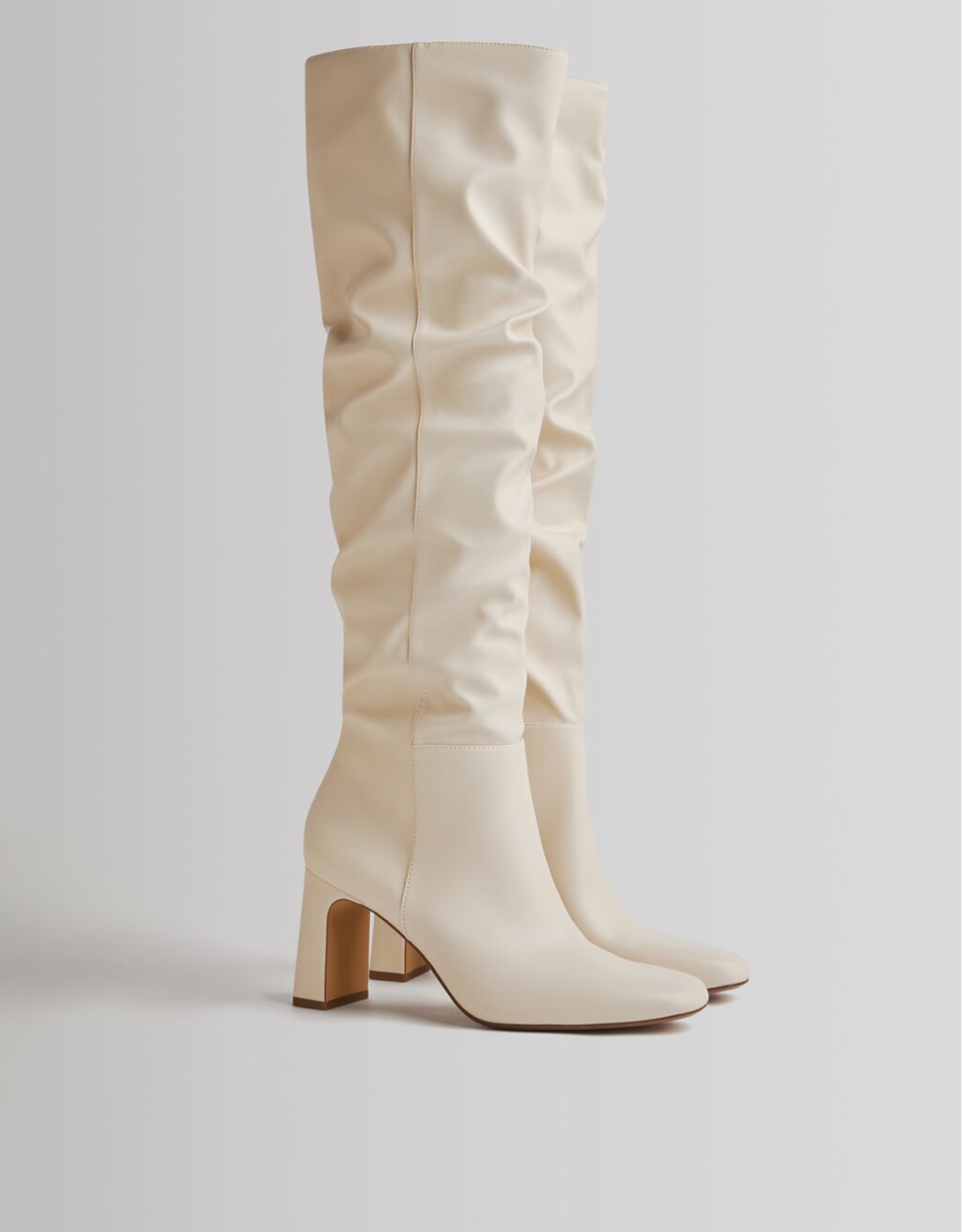 High-heel slouched boots