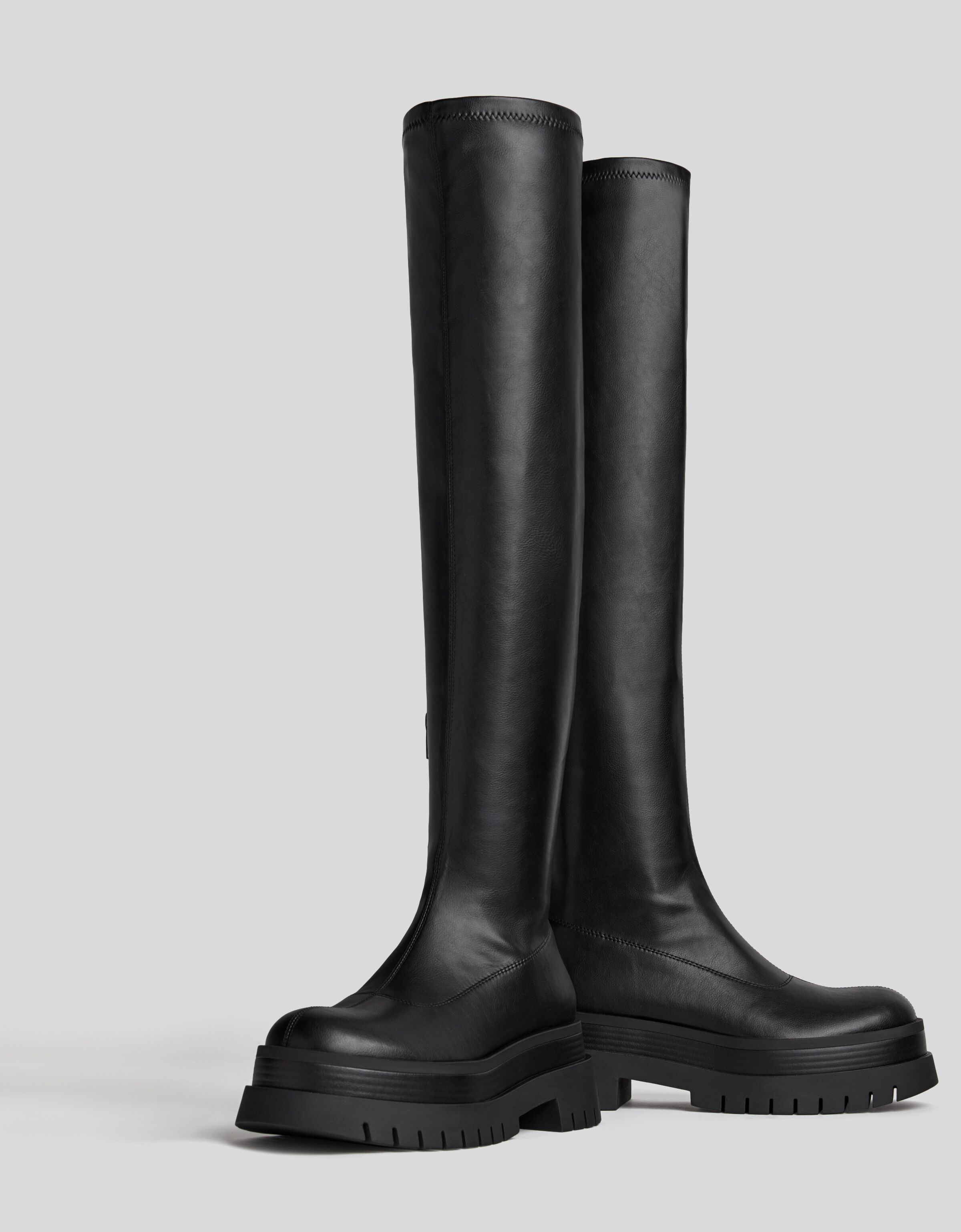 Botas planas XL suela track - Mujer | Bershka