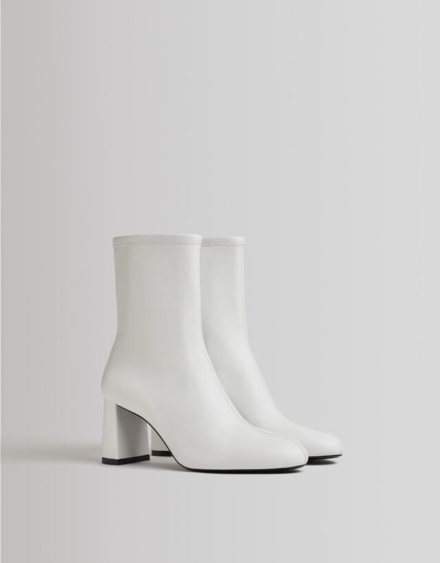 fitted black ankle boots