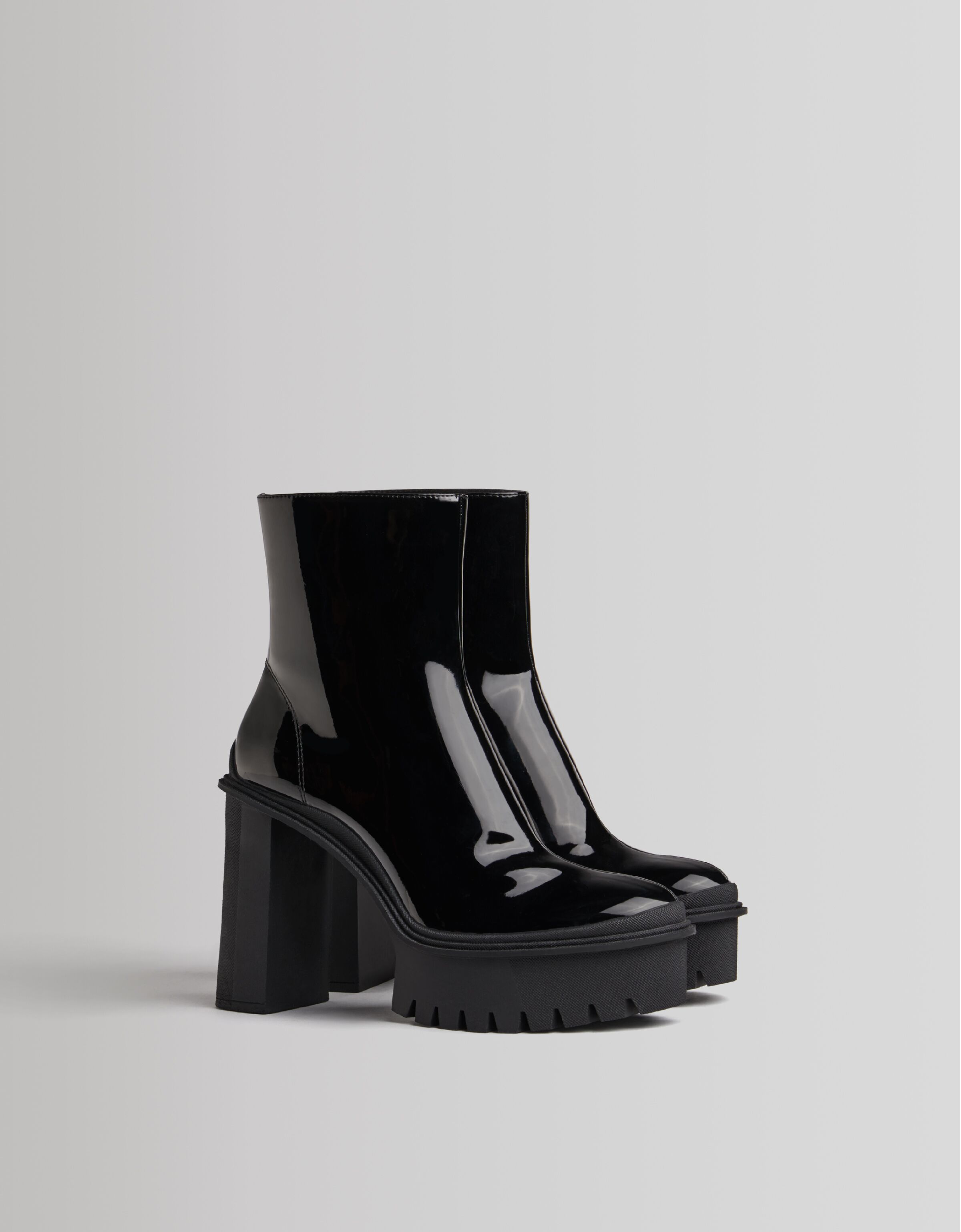 Botines tacón plataforma charol - Zapatos - Mujer | Bershka
