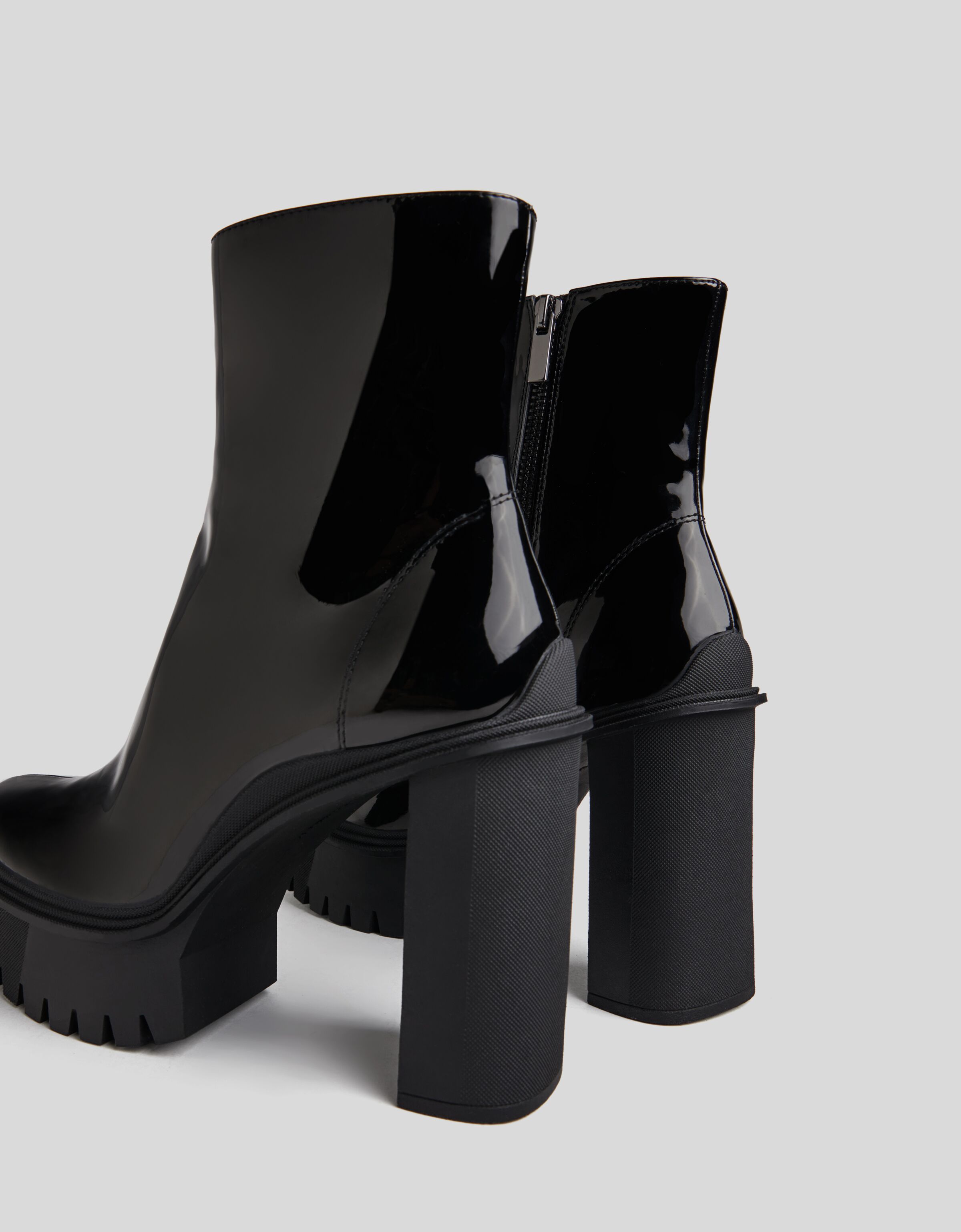 Botines tacón plataforma charol - Zapatos - Mujer | Bershka