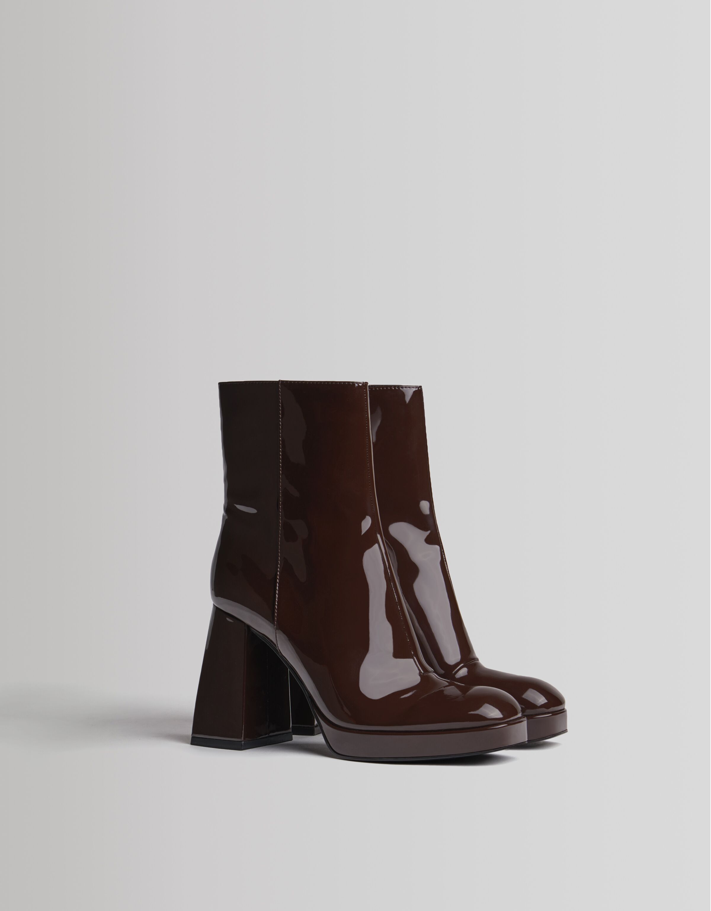 Botines tacón plataforma charol - Ver todo - Mujer | Bershka