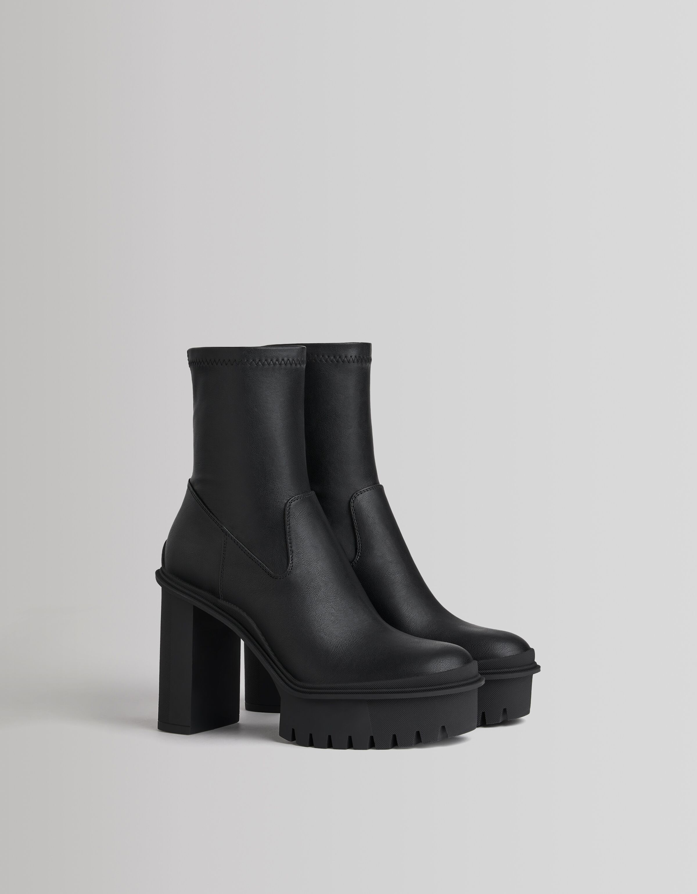 Botines tacón plataforma ajustados. - Zapatos - Mujer | Bershka