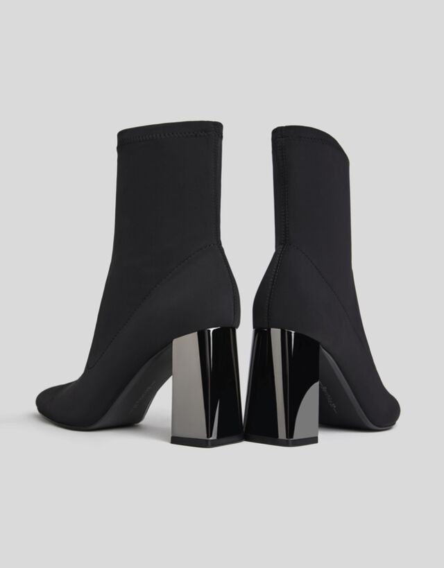 Botines ajustados tacón metalizado. - Mujer | Bershka