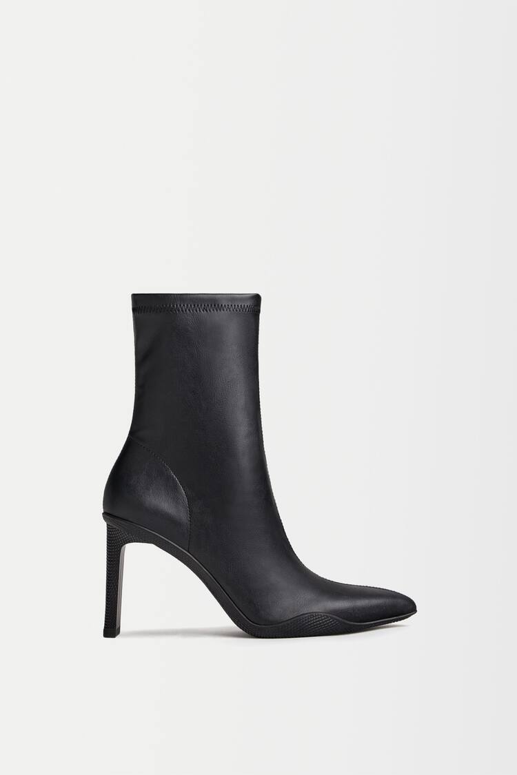 Fitted high-heel ankle boots with textured sole
