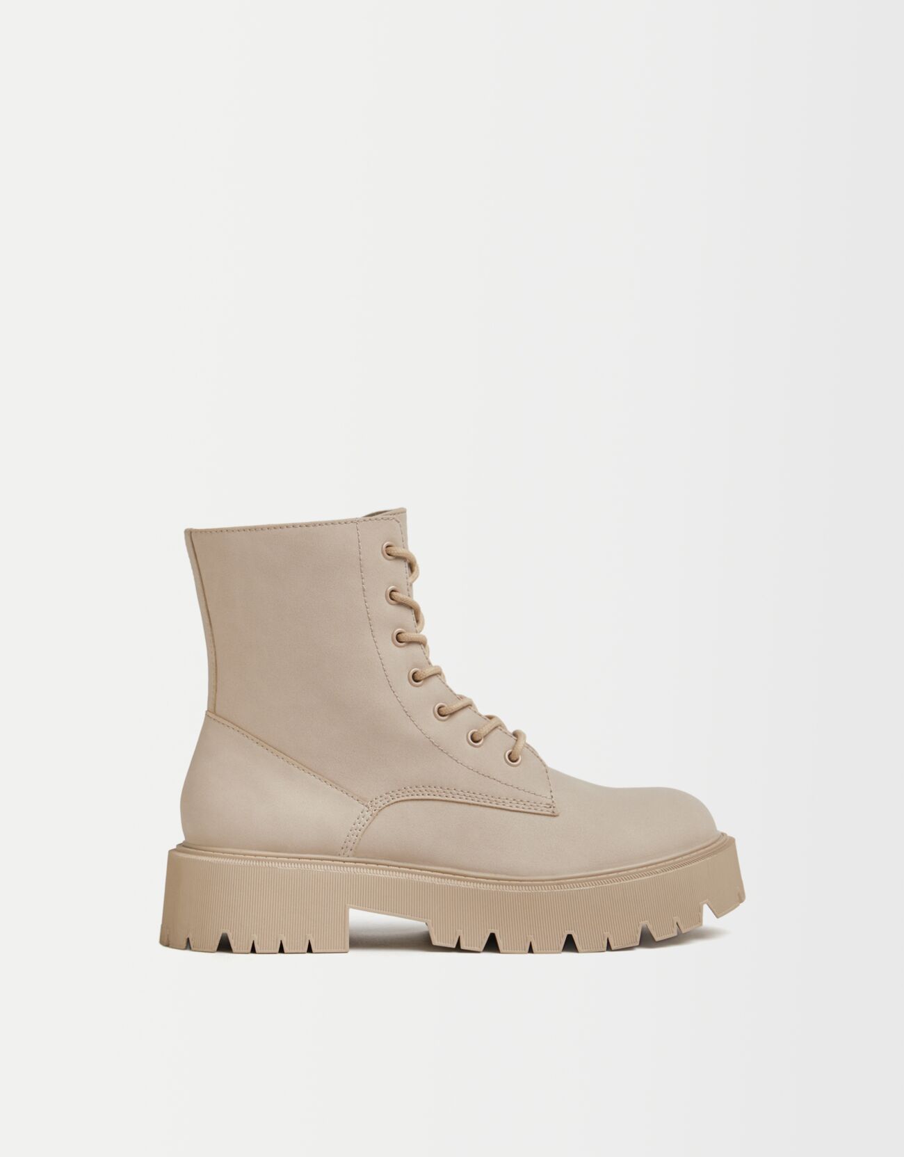 Bershka - Botines planos acordonados