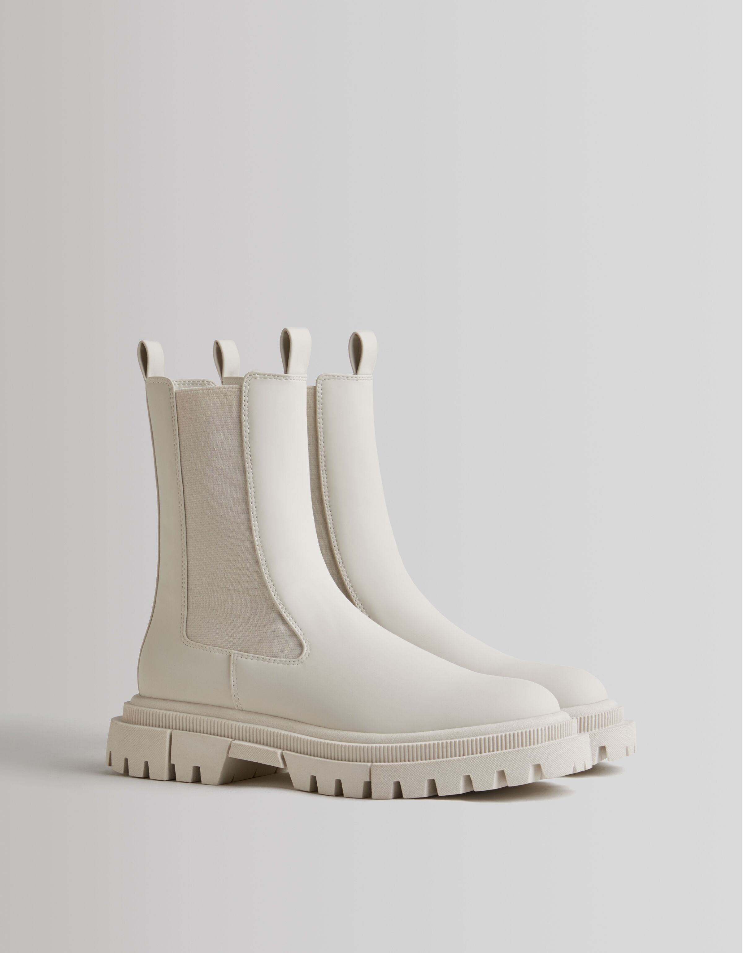 Botines planos engomados elástico - Mujer | Bershka