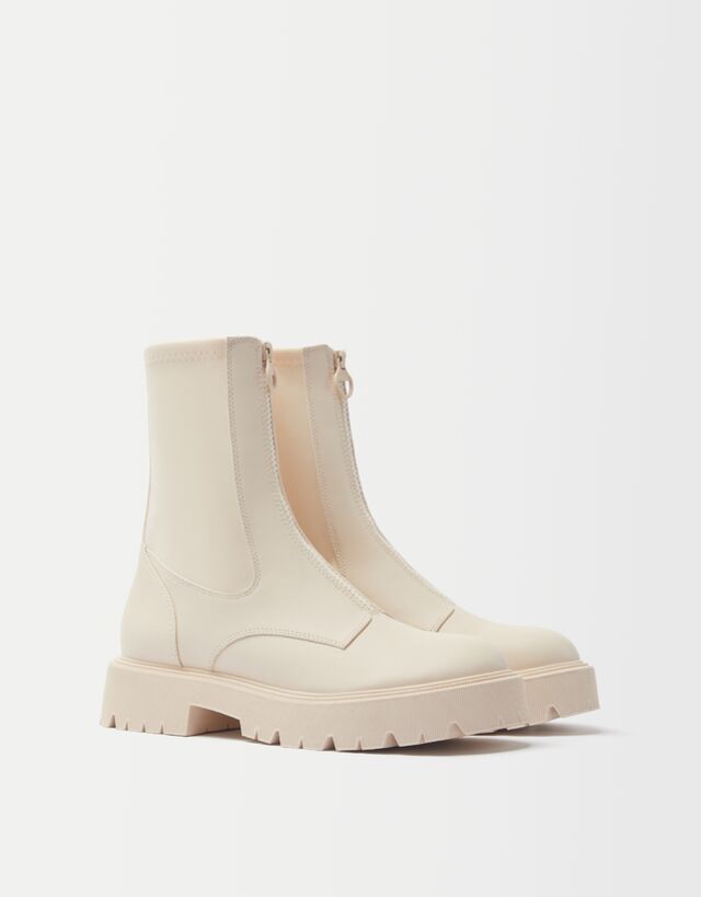 buty z suwakiem z przodu