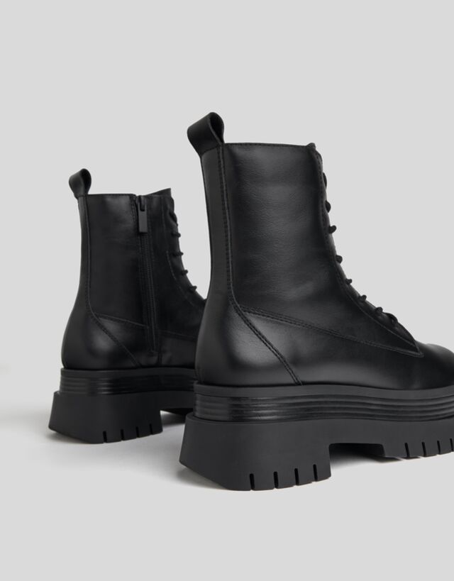 Bottines plates lacets CUIR - Chaussures - Femme | Bershka