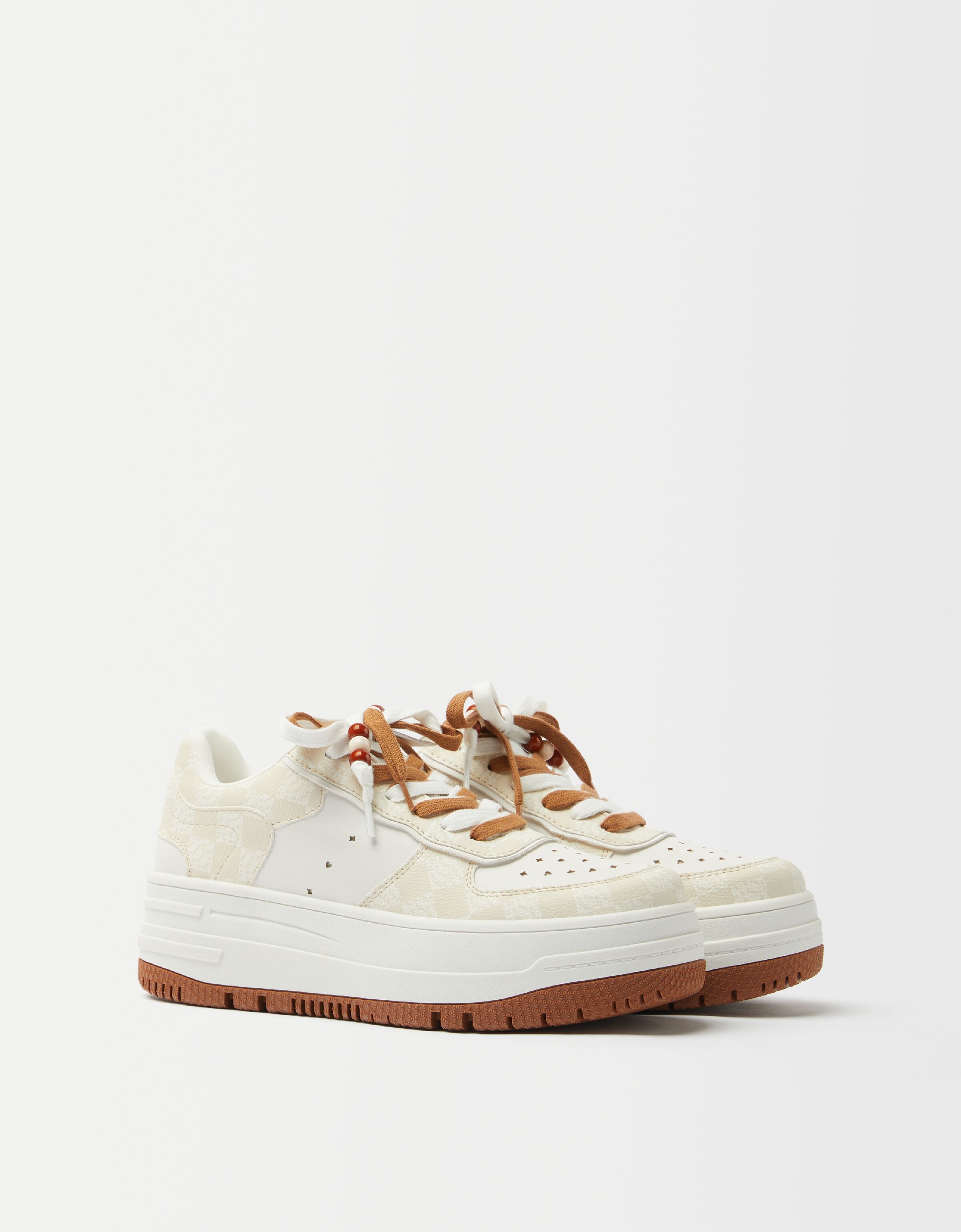 Zapatillas plataforma estampado damero. - Mujer | Bershka