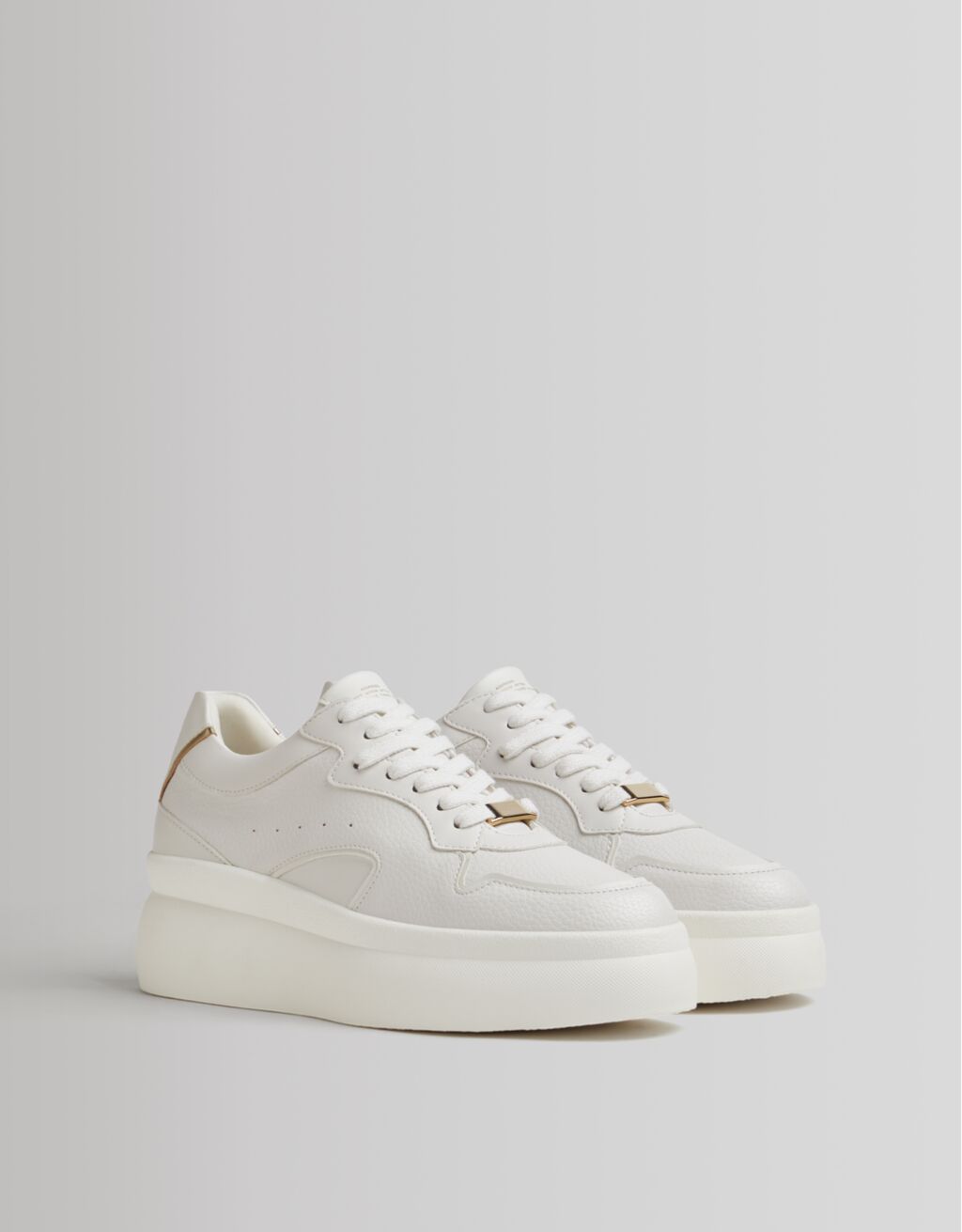 Zapatillas plataforma adorno. - Mujer | Bershka