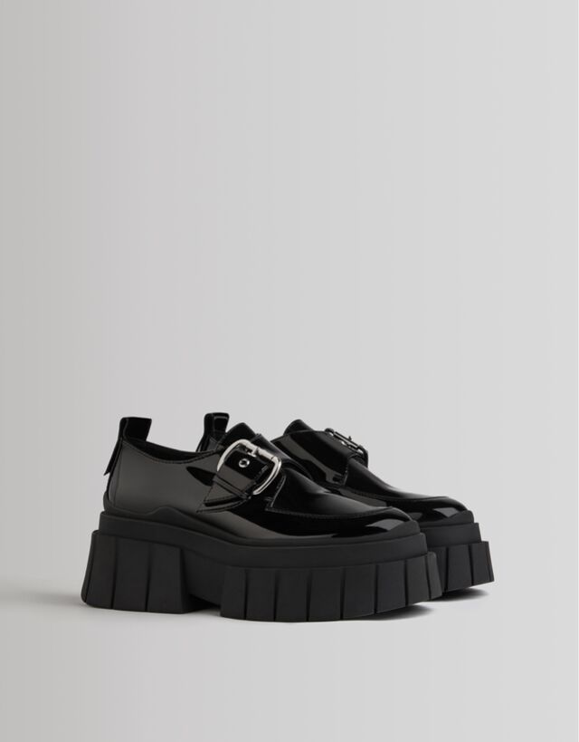 Laklook schoenen plateauzool en gesp - Schoenen - Dames | Bershka