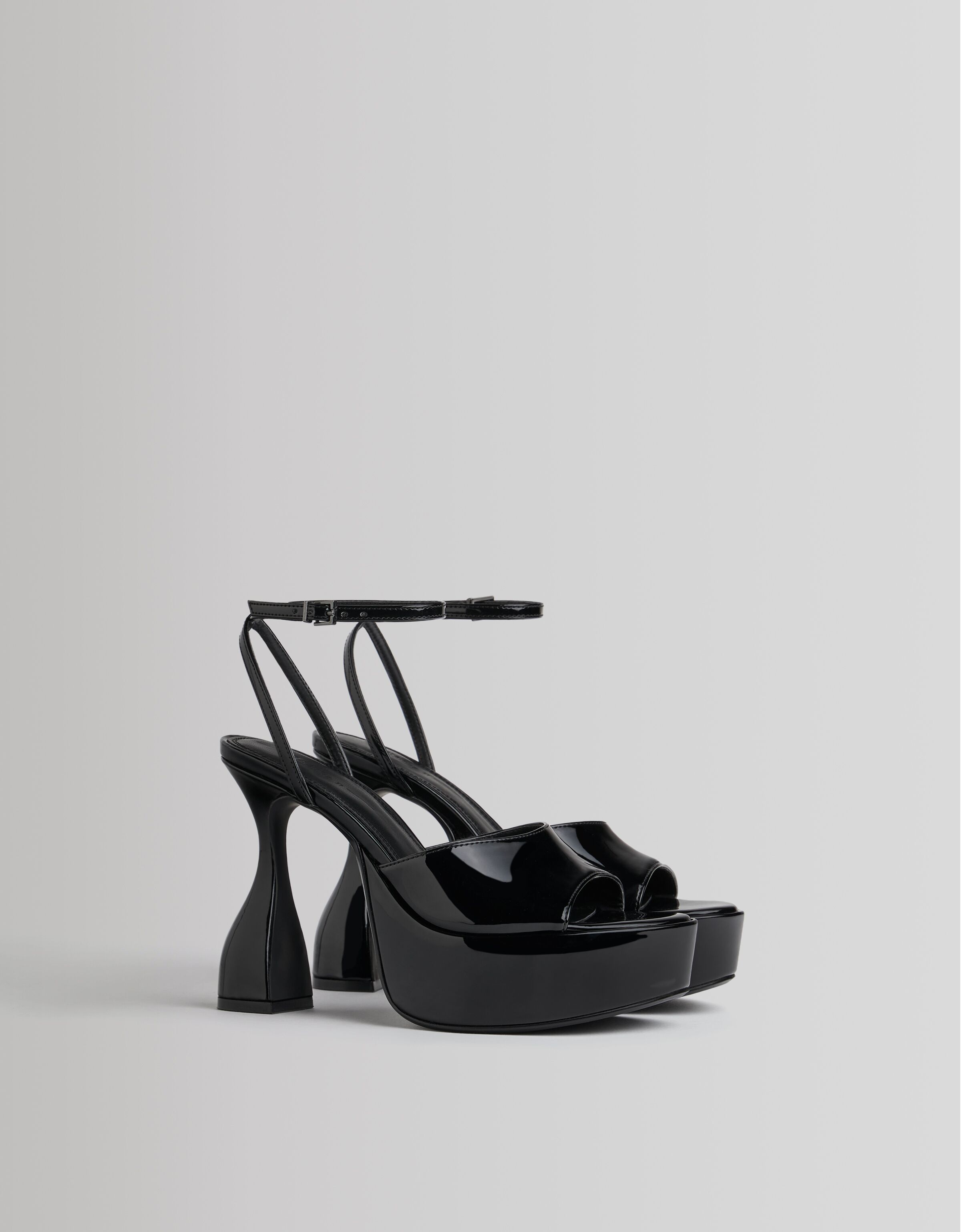 Sandalia tacón plataforma fantasía - Zapatos - Mujer | Bershka