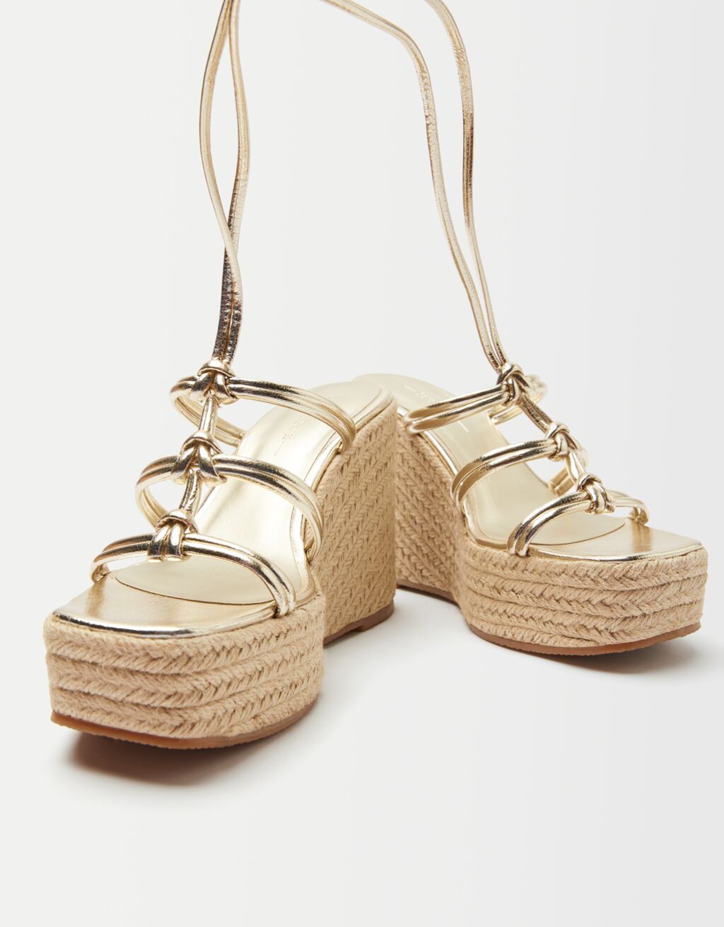 Sandalias plataforma yute metalizada - Mujer | Bershka