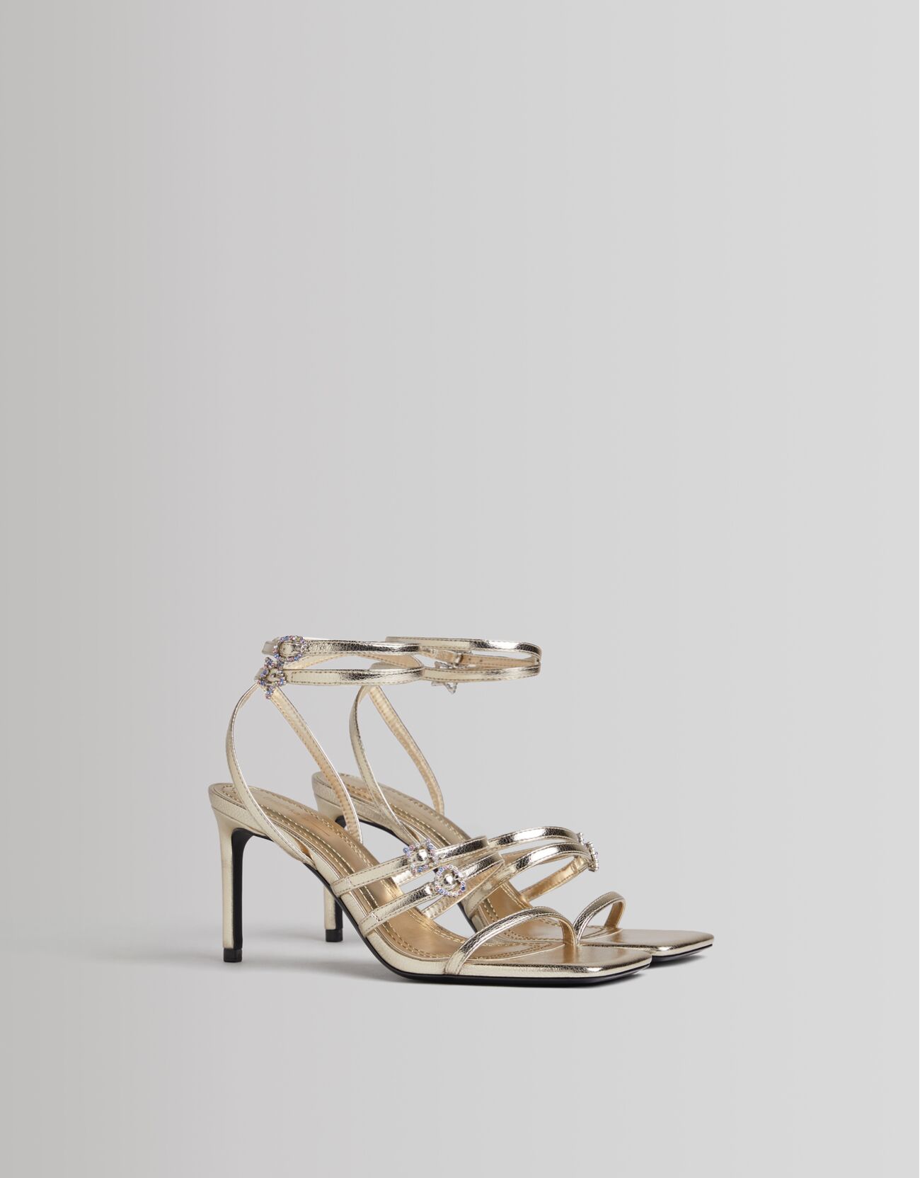 Sandalia tacón joyas metalizada - Zapatos - Mujer | Bershka